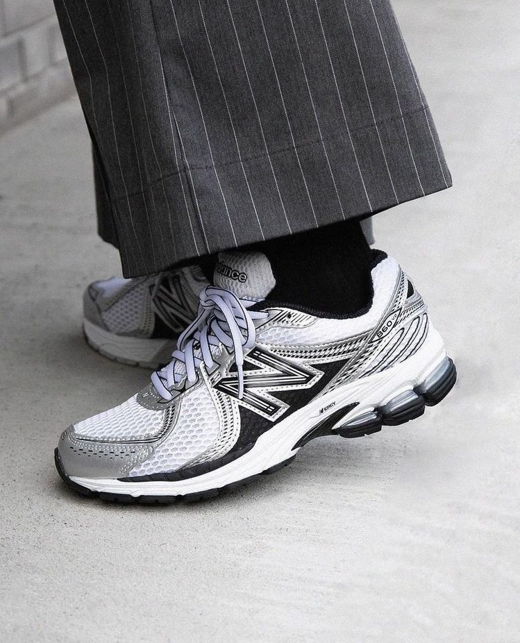New Balance 860