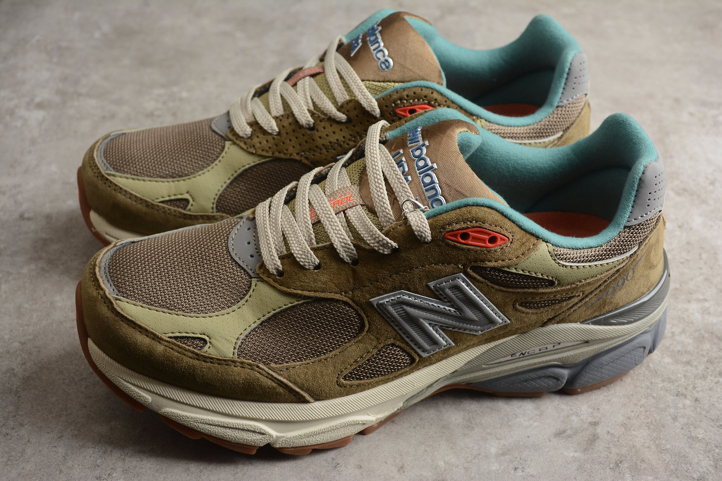 New Balance V3 990