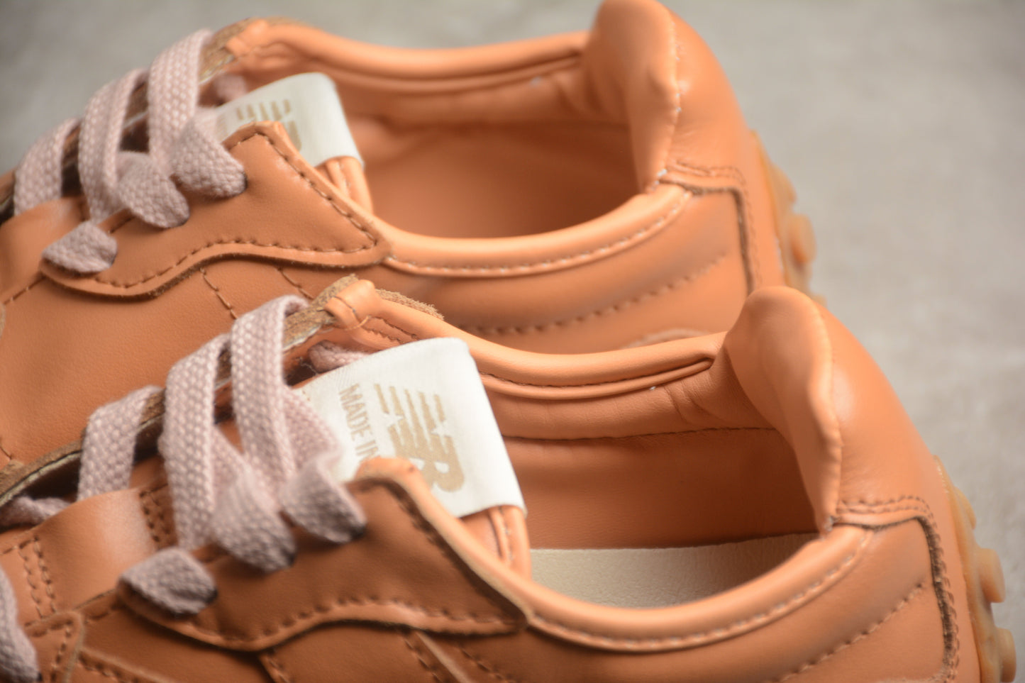 New Balance 327