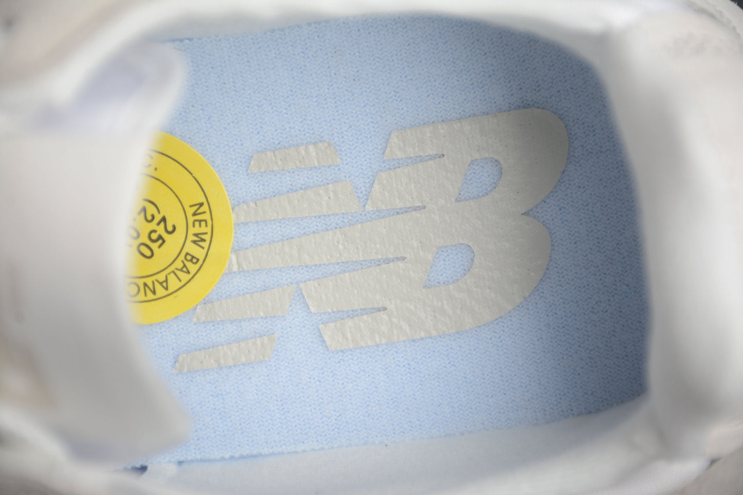 New Balance 327