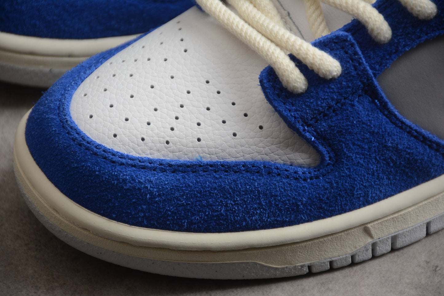 Nike Dunk Low  SB