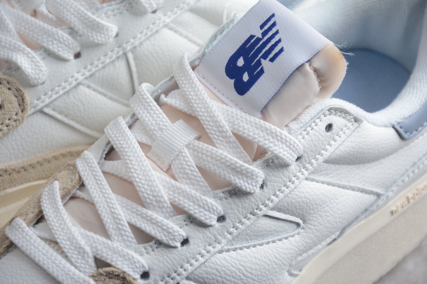 New Balance 302