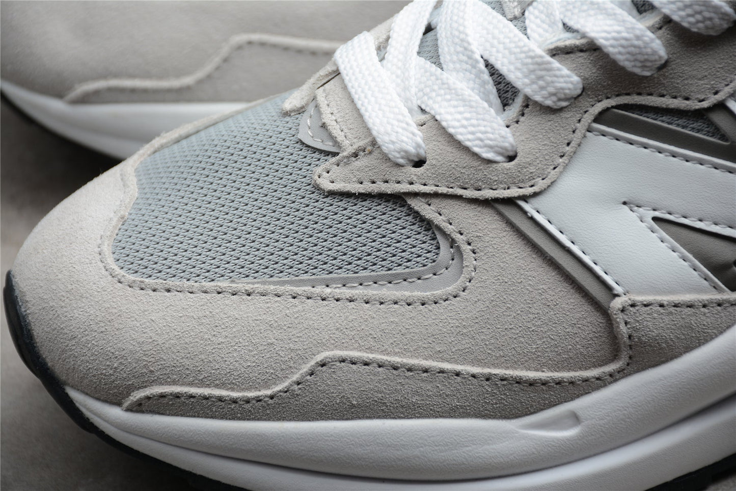 New Balance 5740