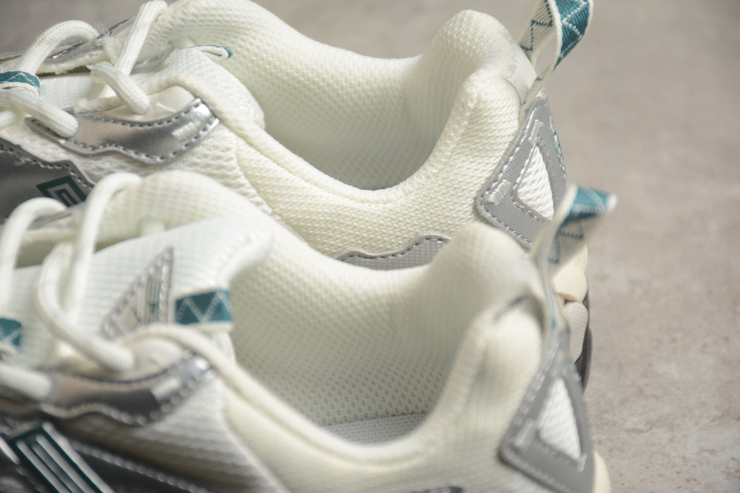 New Balance 610T