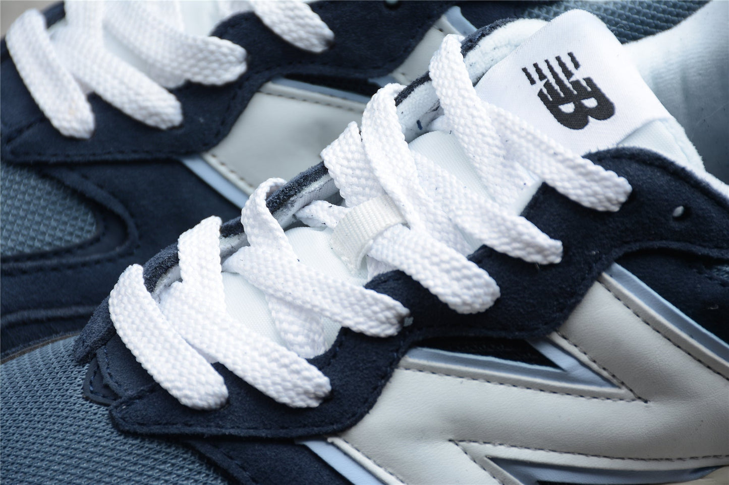 New Balance 5740