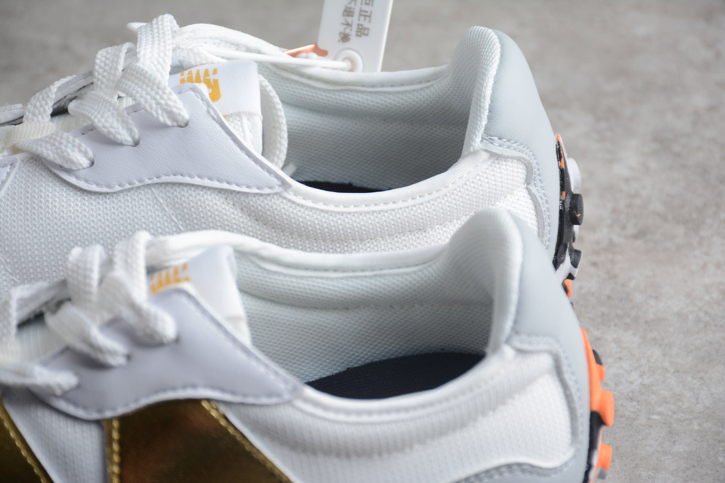 New Balance 327