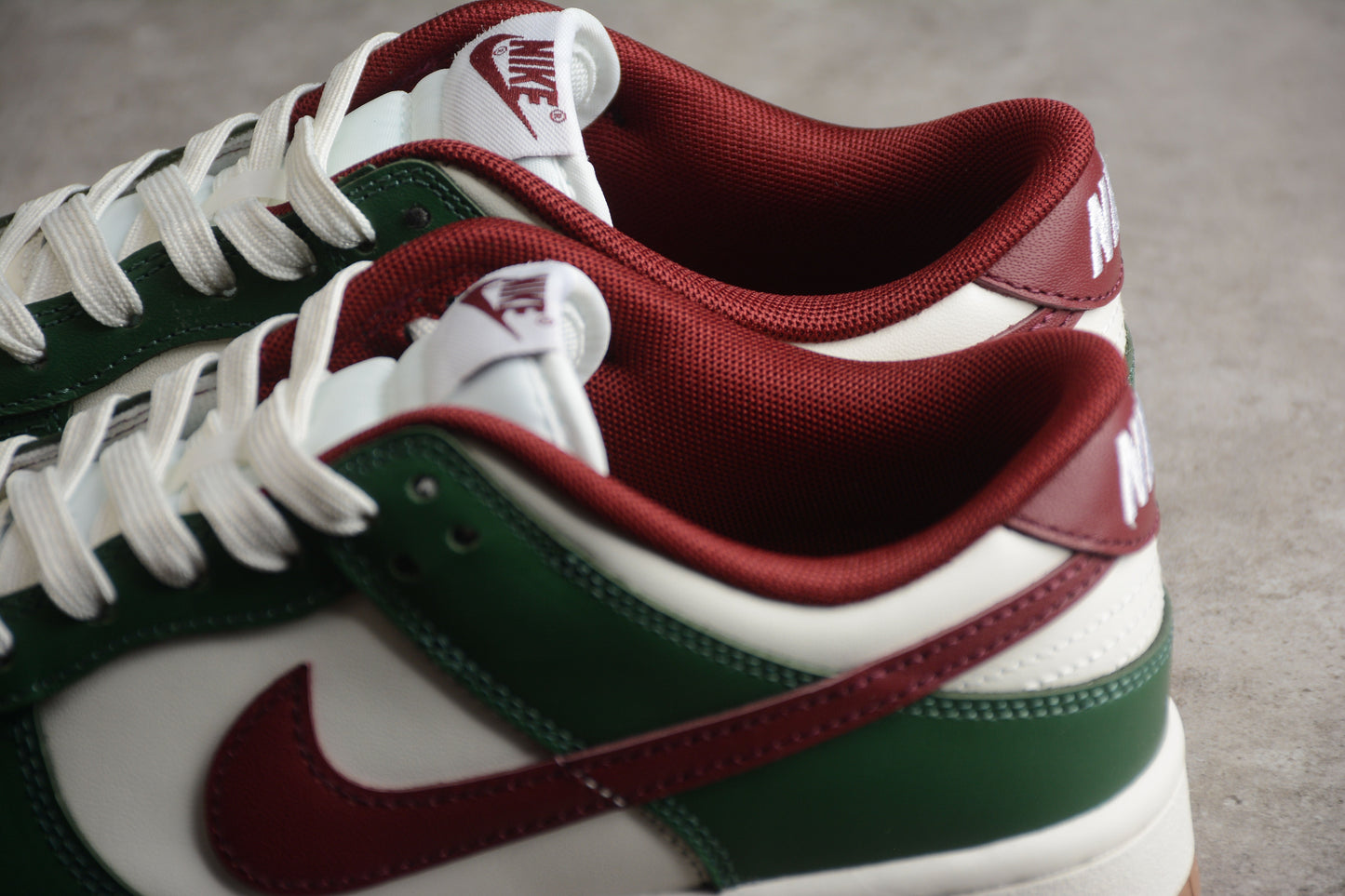 Nike Dunk Low  SB