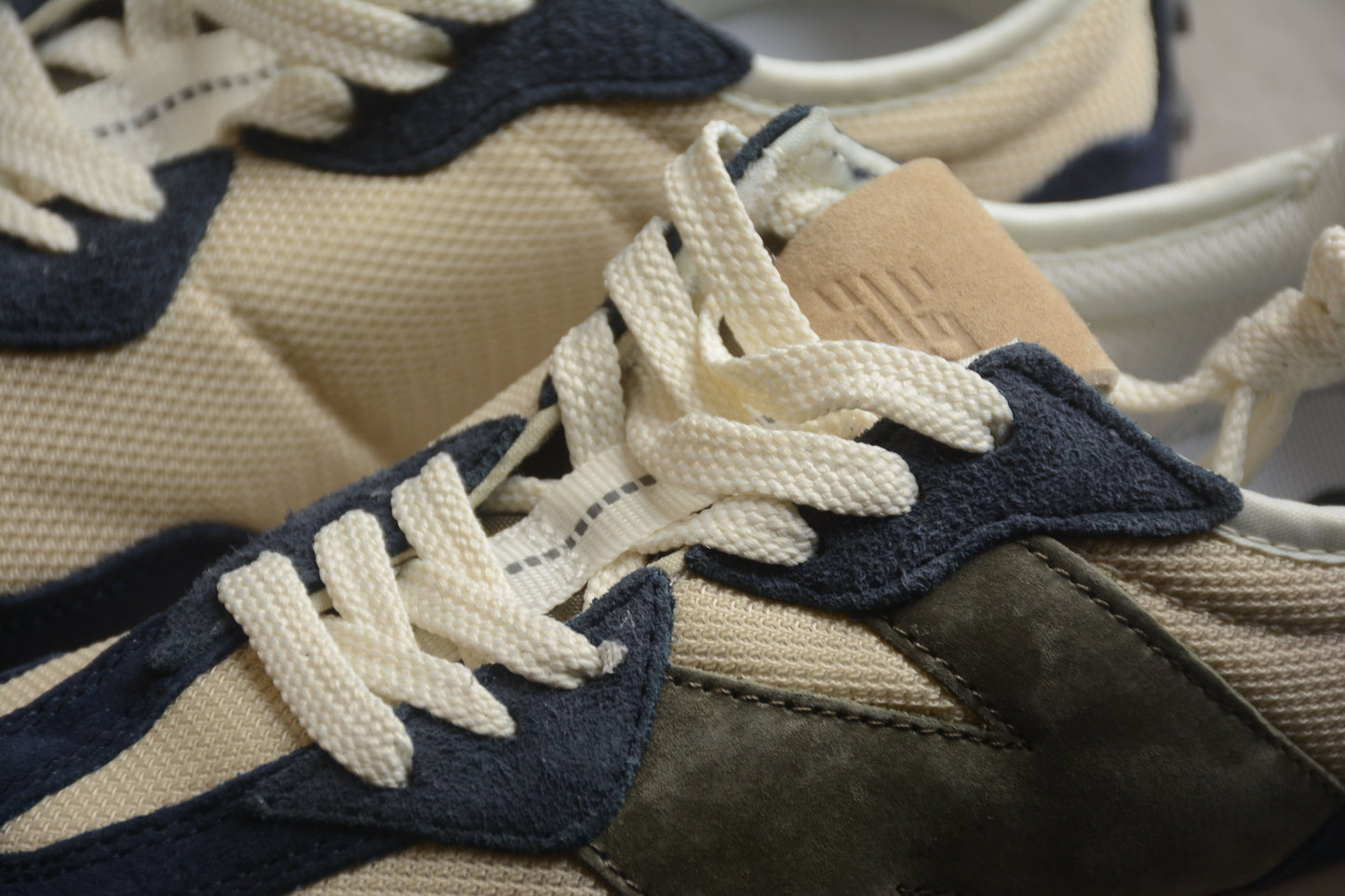 New Balance 327