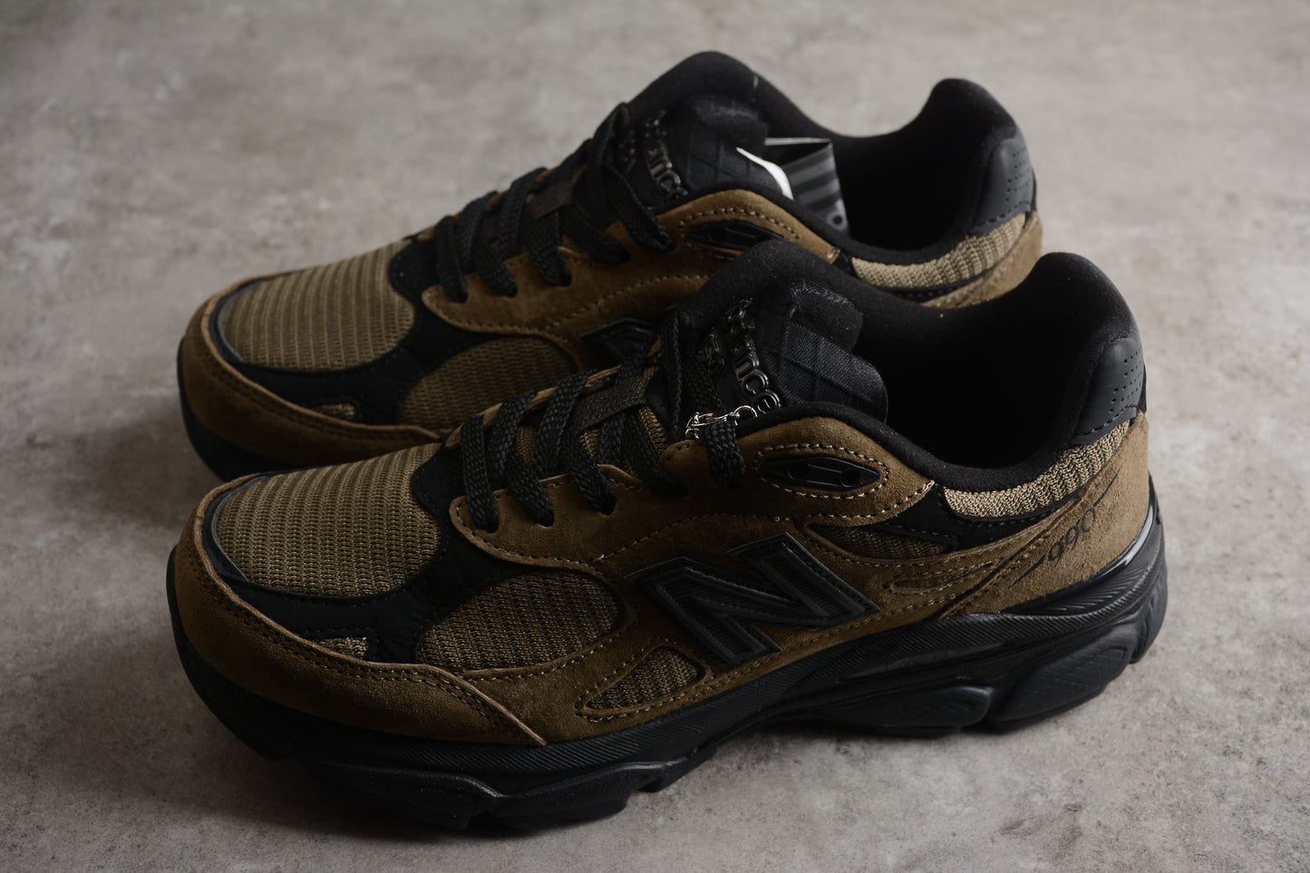 New Balance V3 990