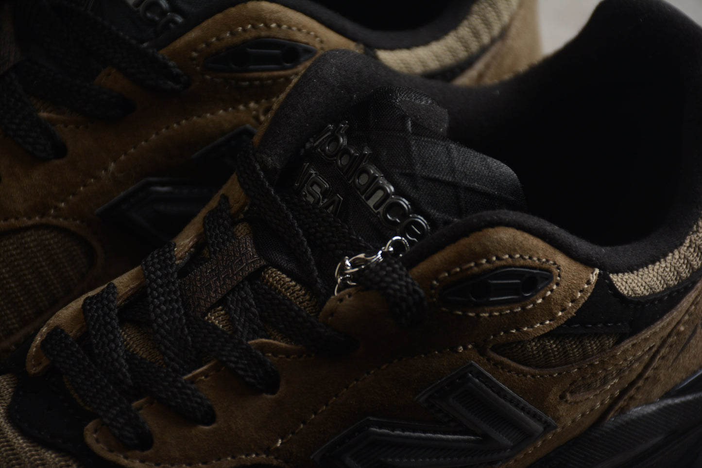 New Balance V3 990