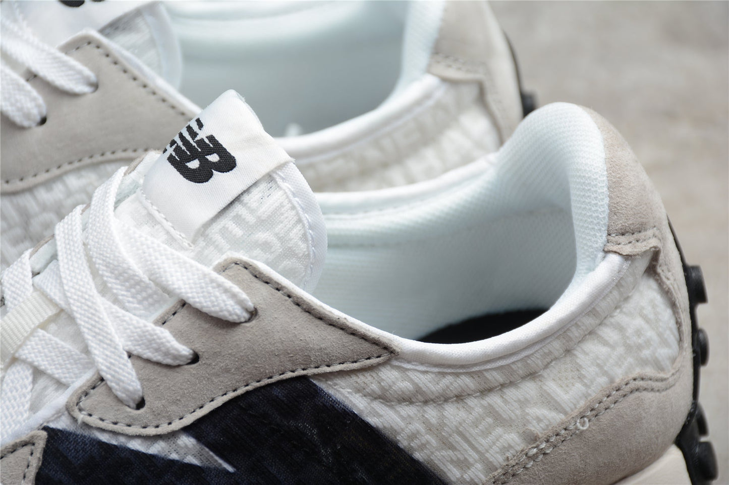 New Balance 327
