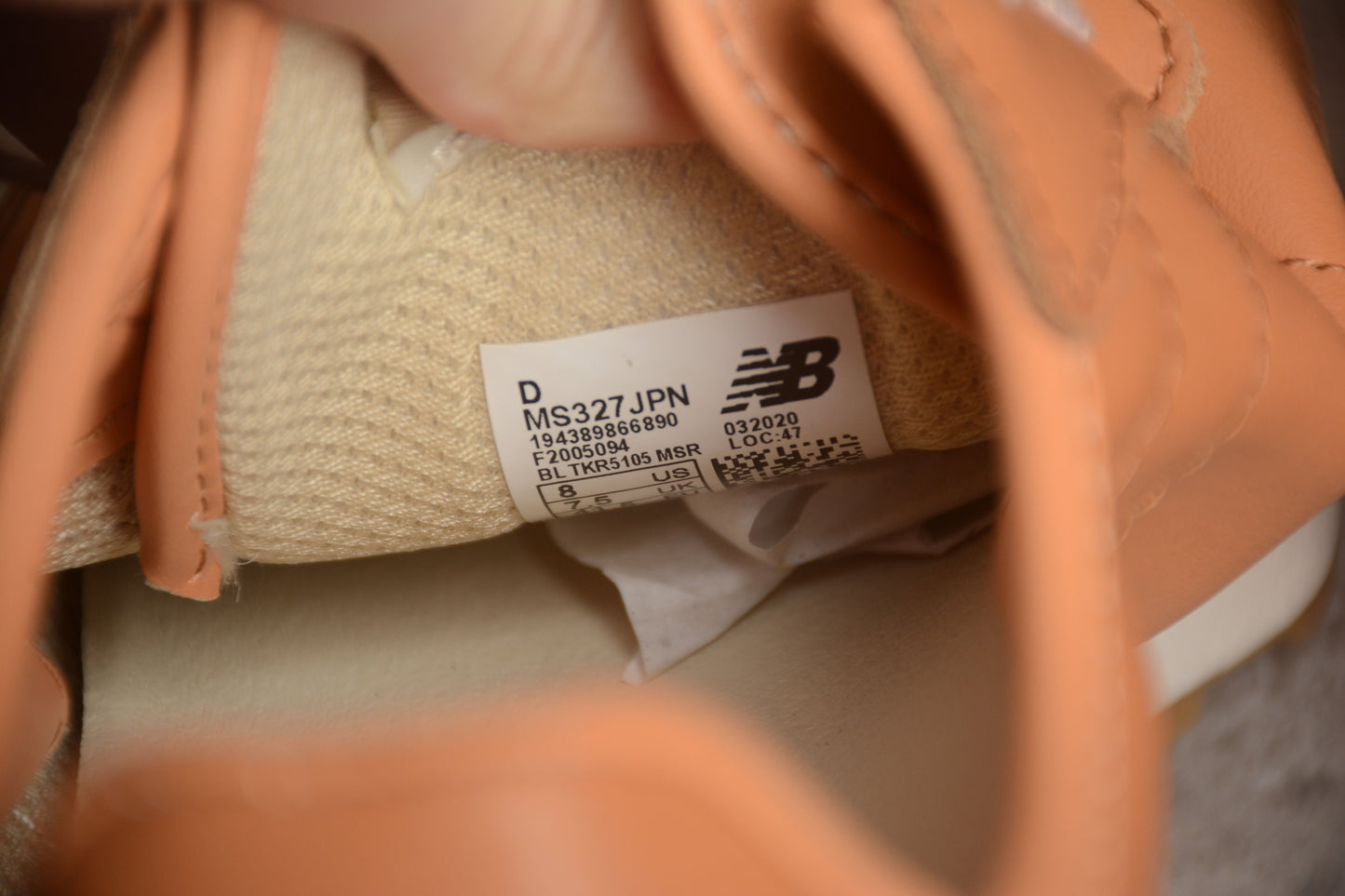 New Balance 327