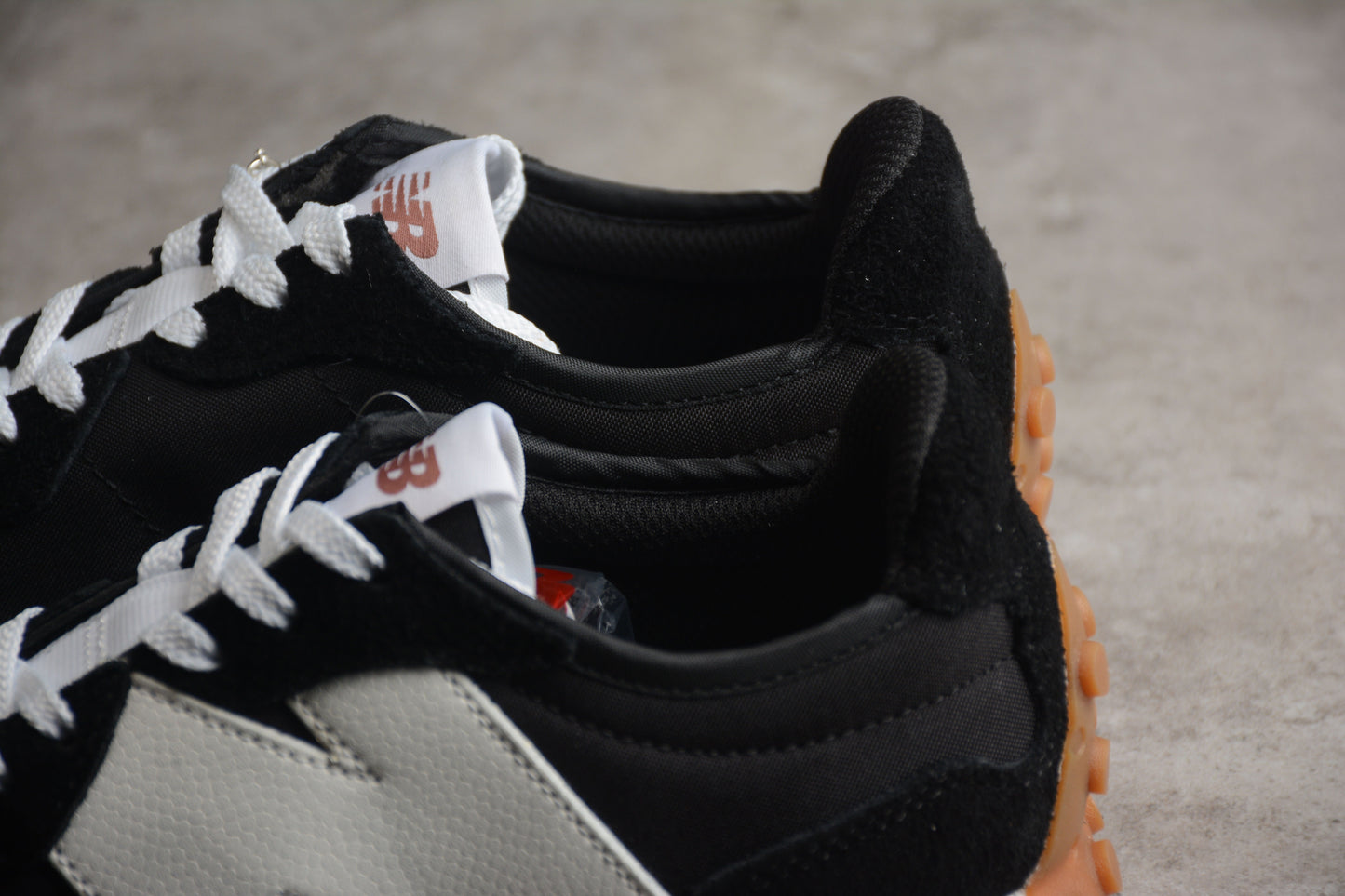 New Balance 327