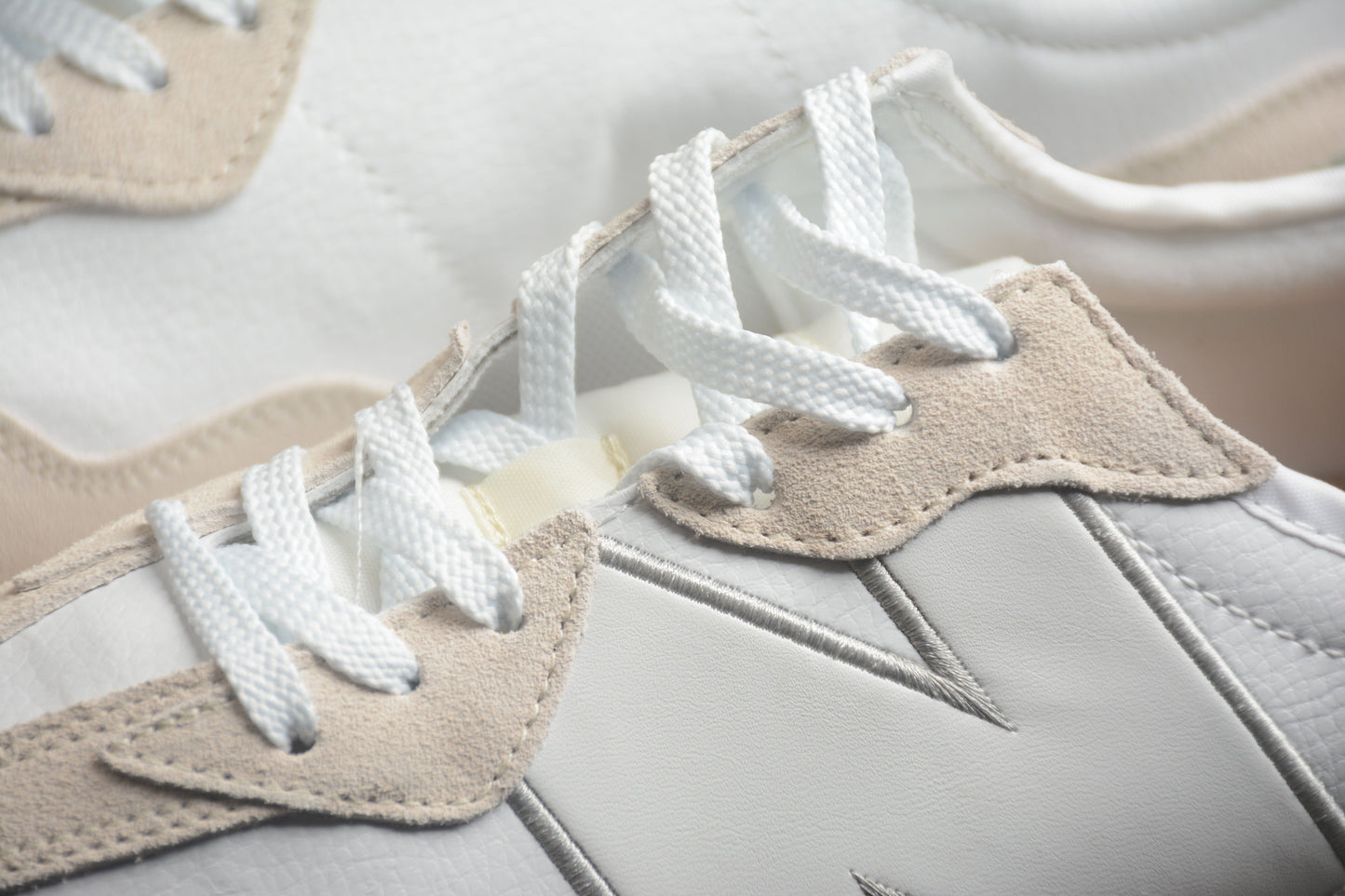 New Balance 327