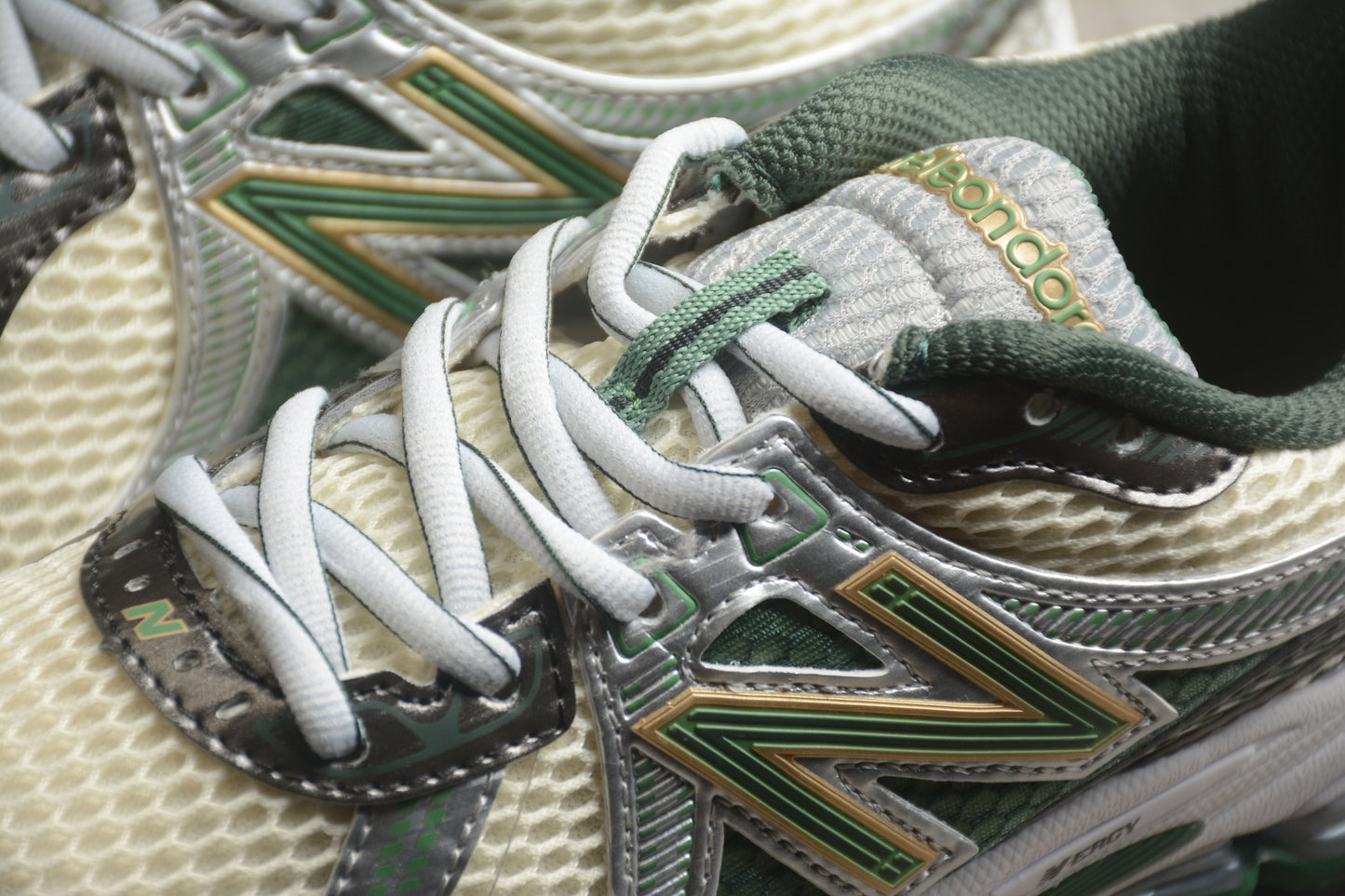 New Balance 860