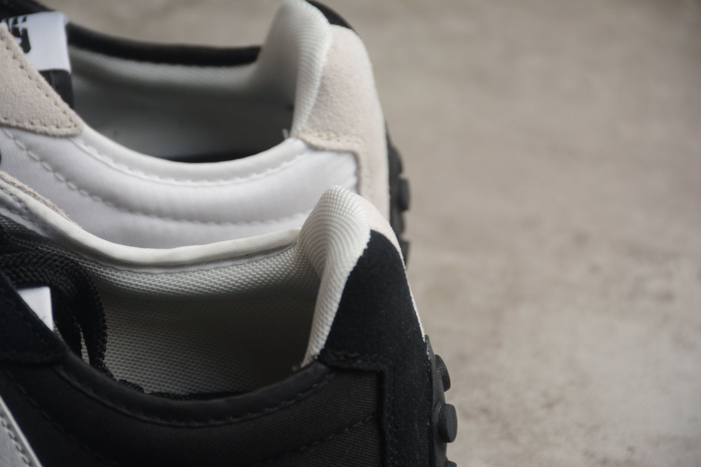 New Balance 327