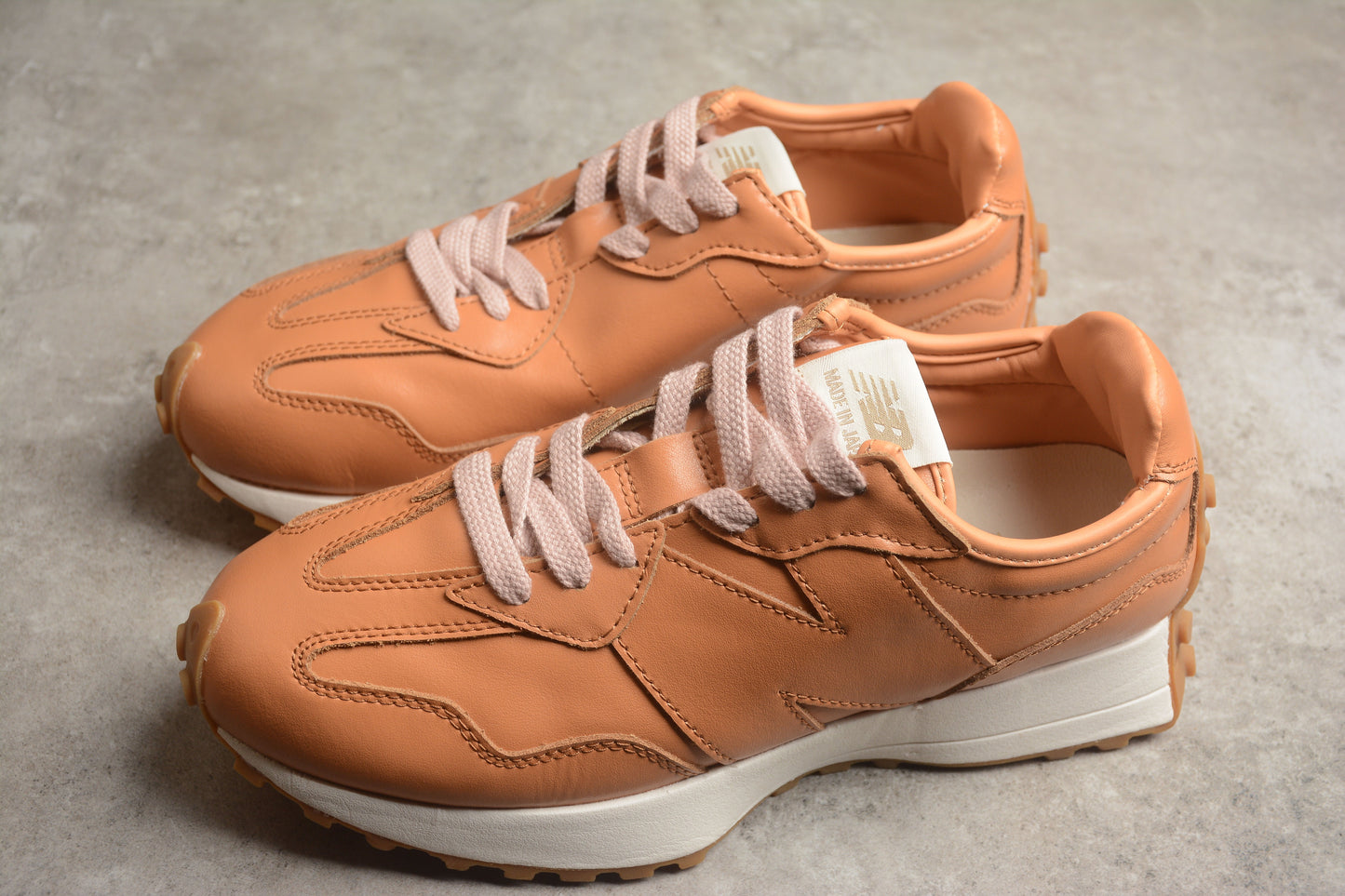 New Balance 327