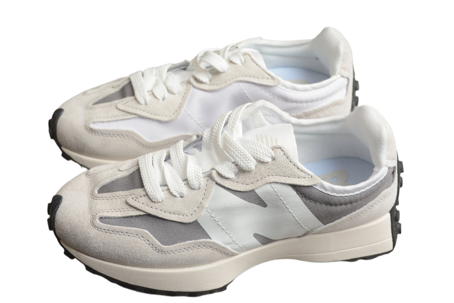 New Balance 327