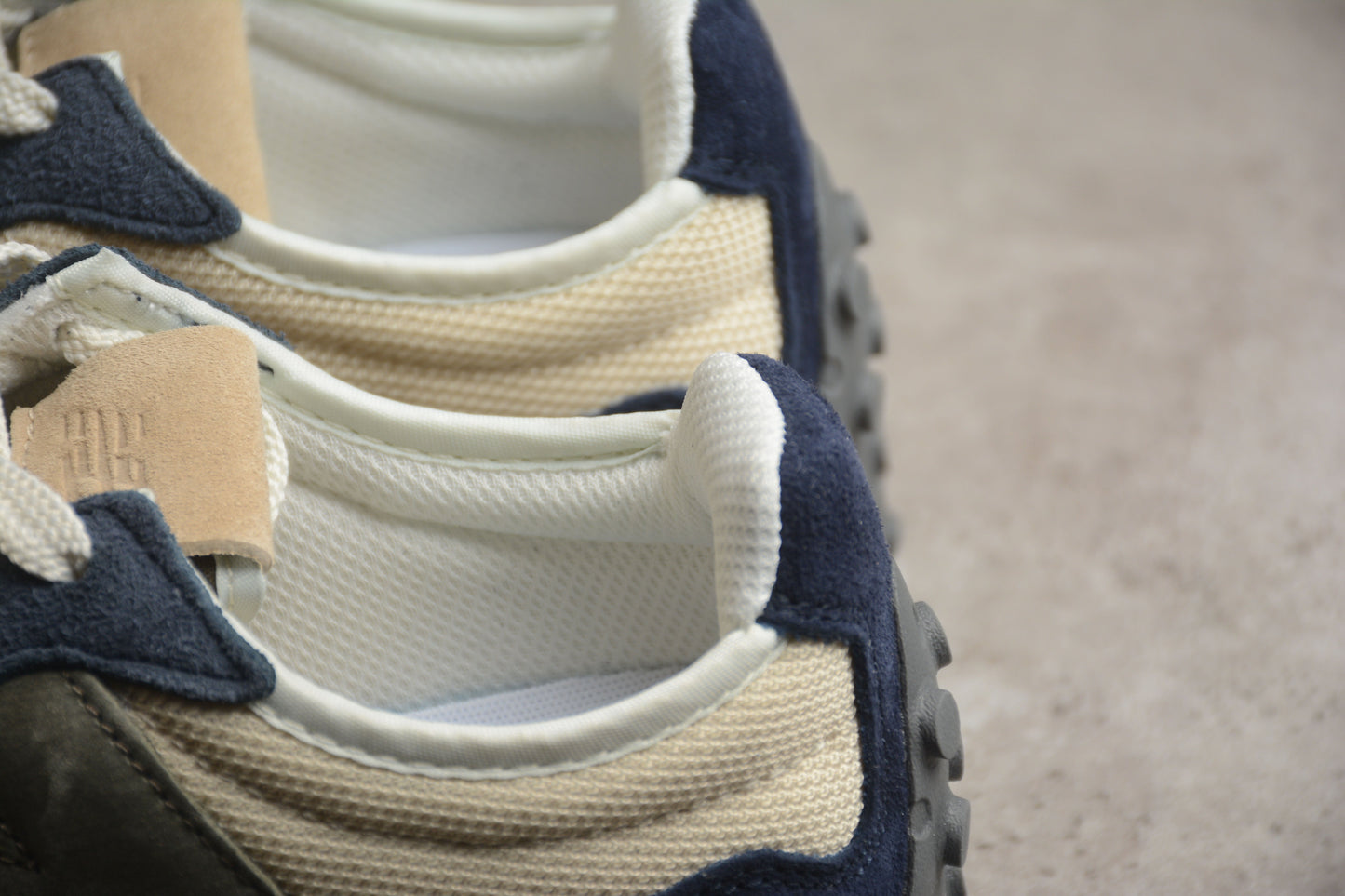New Balance 327
