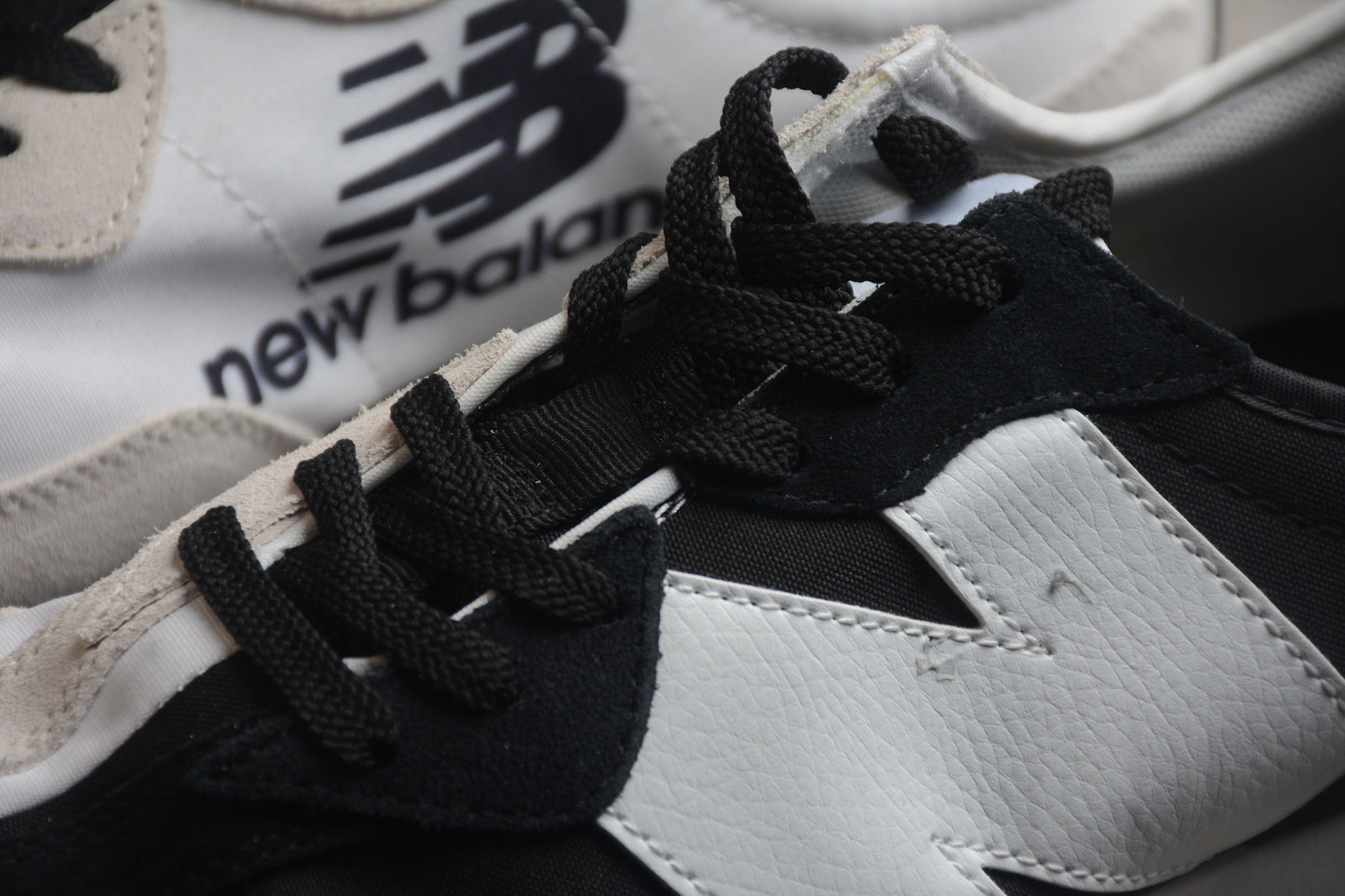 New Balance 327