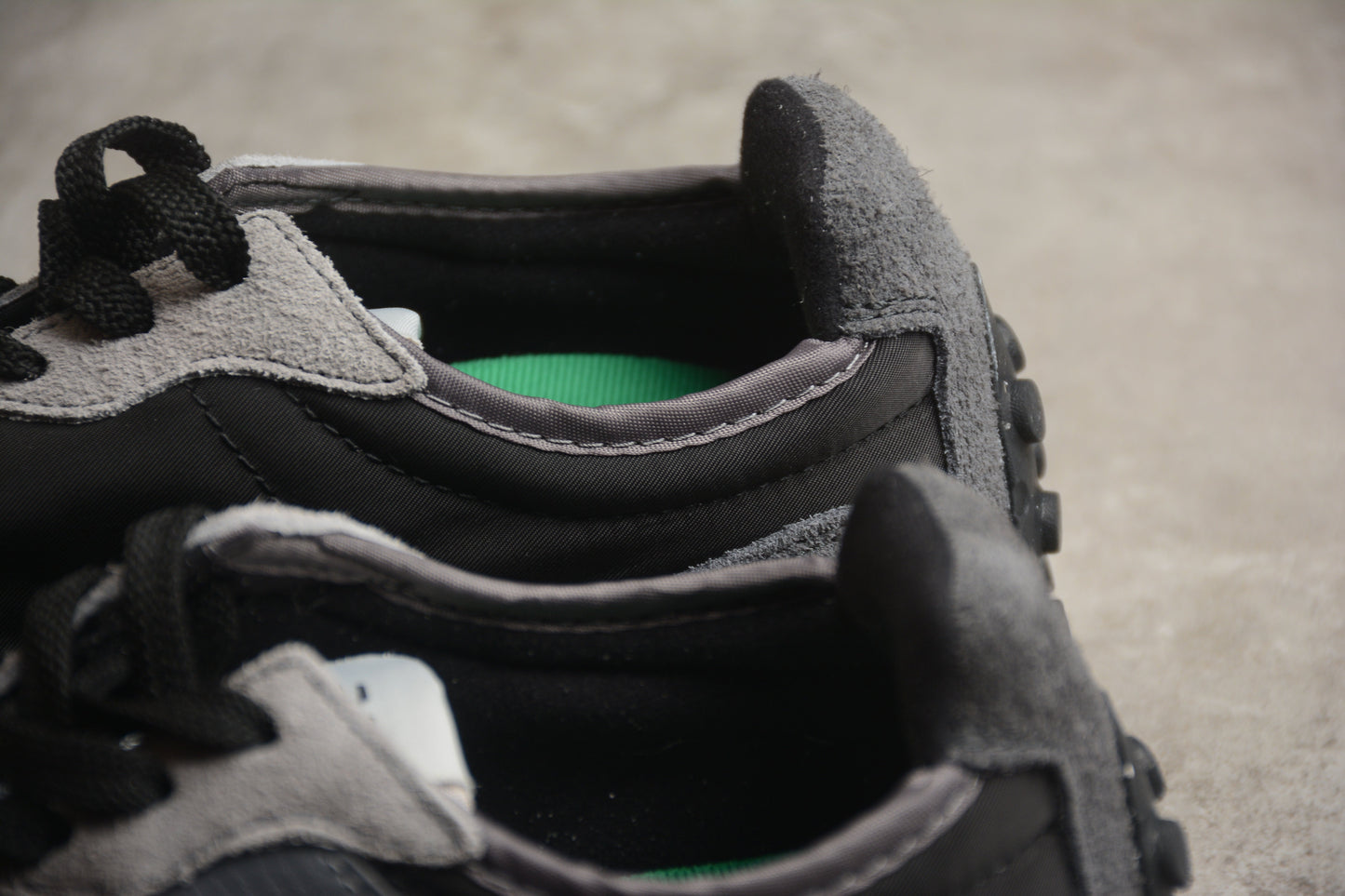 New Balance 327