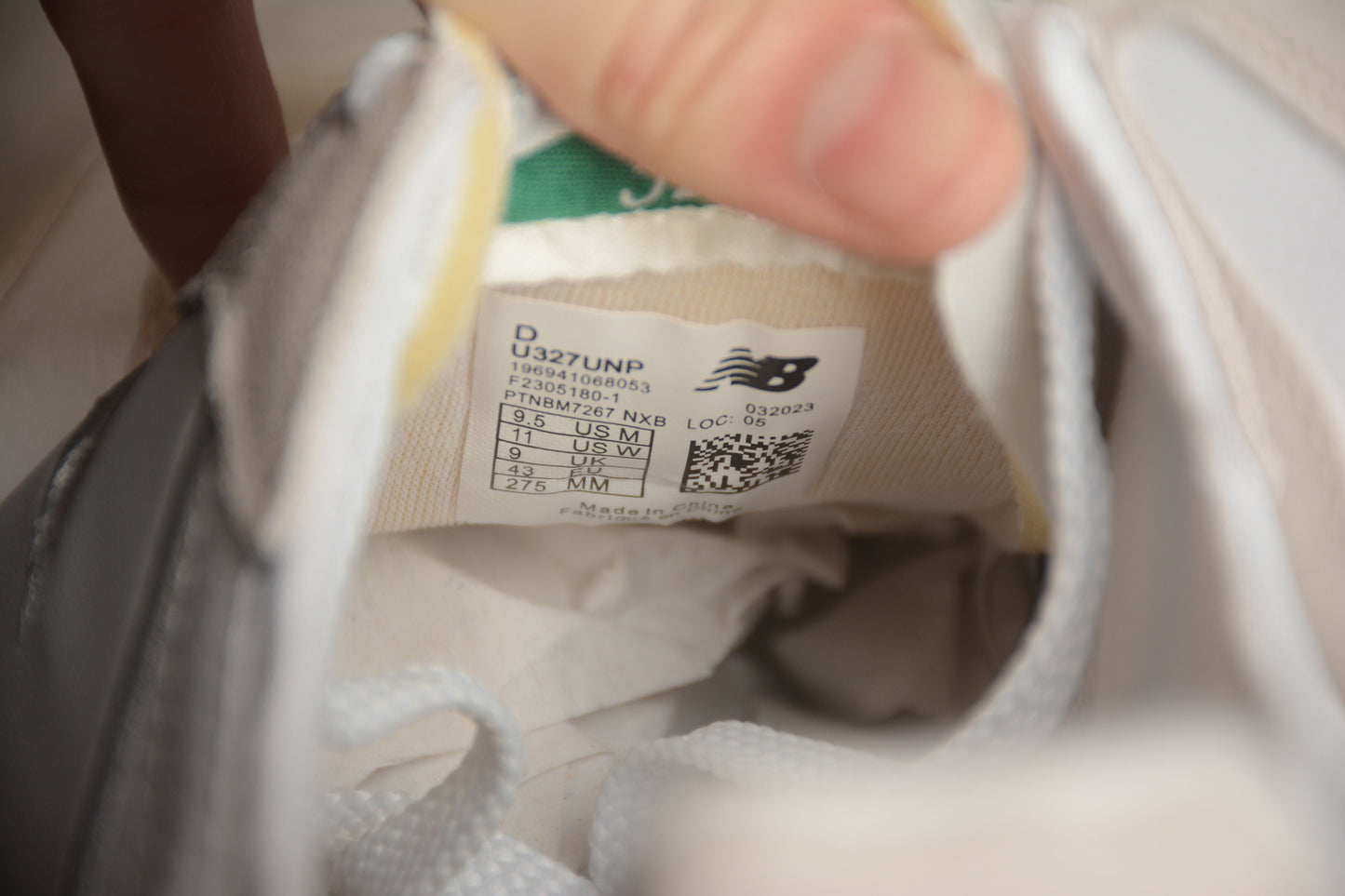 New Balance 327