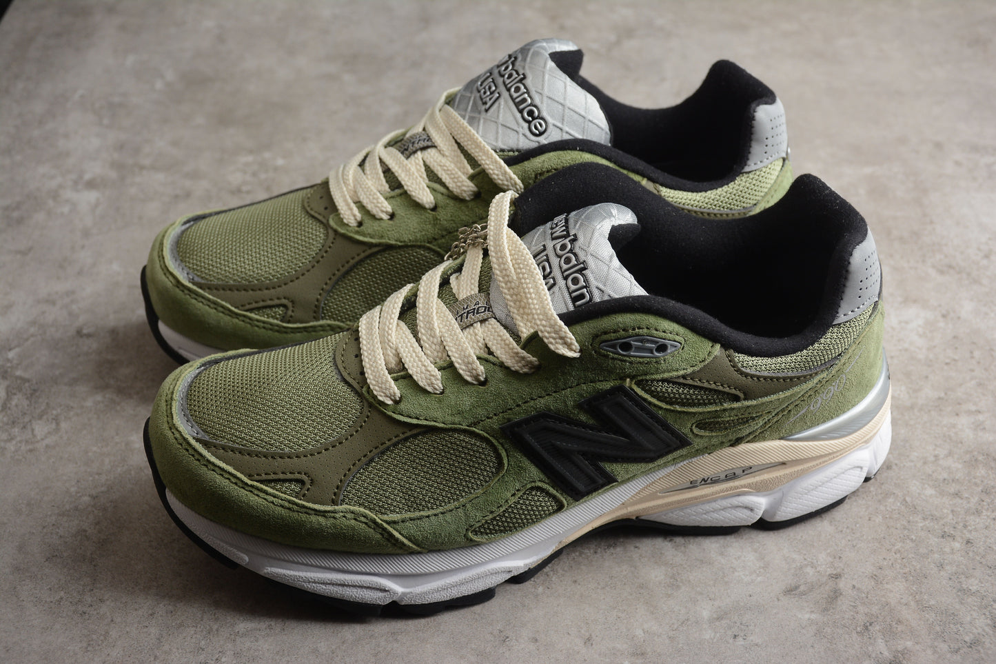 New Balance V3 990