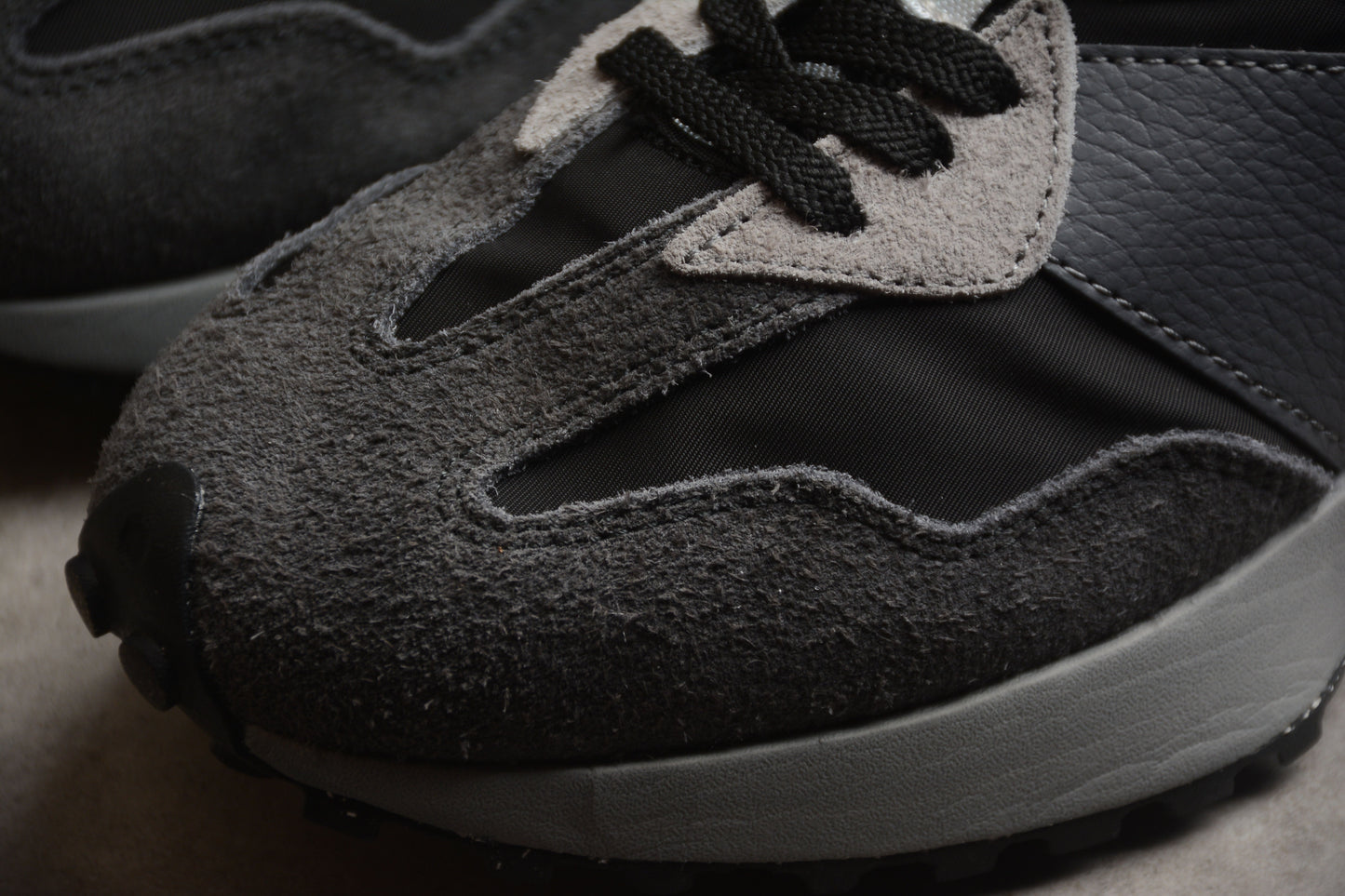 New Balance 327