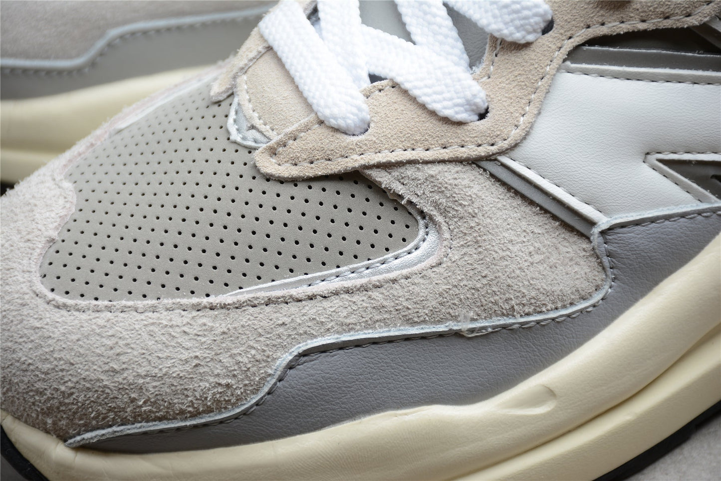 New Balance 5740