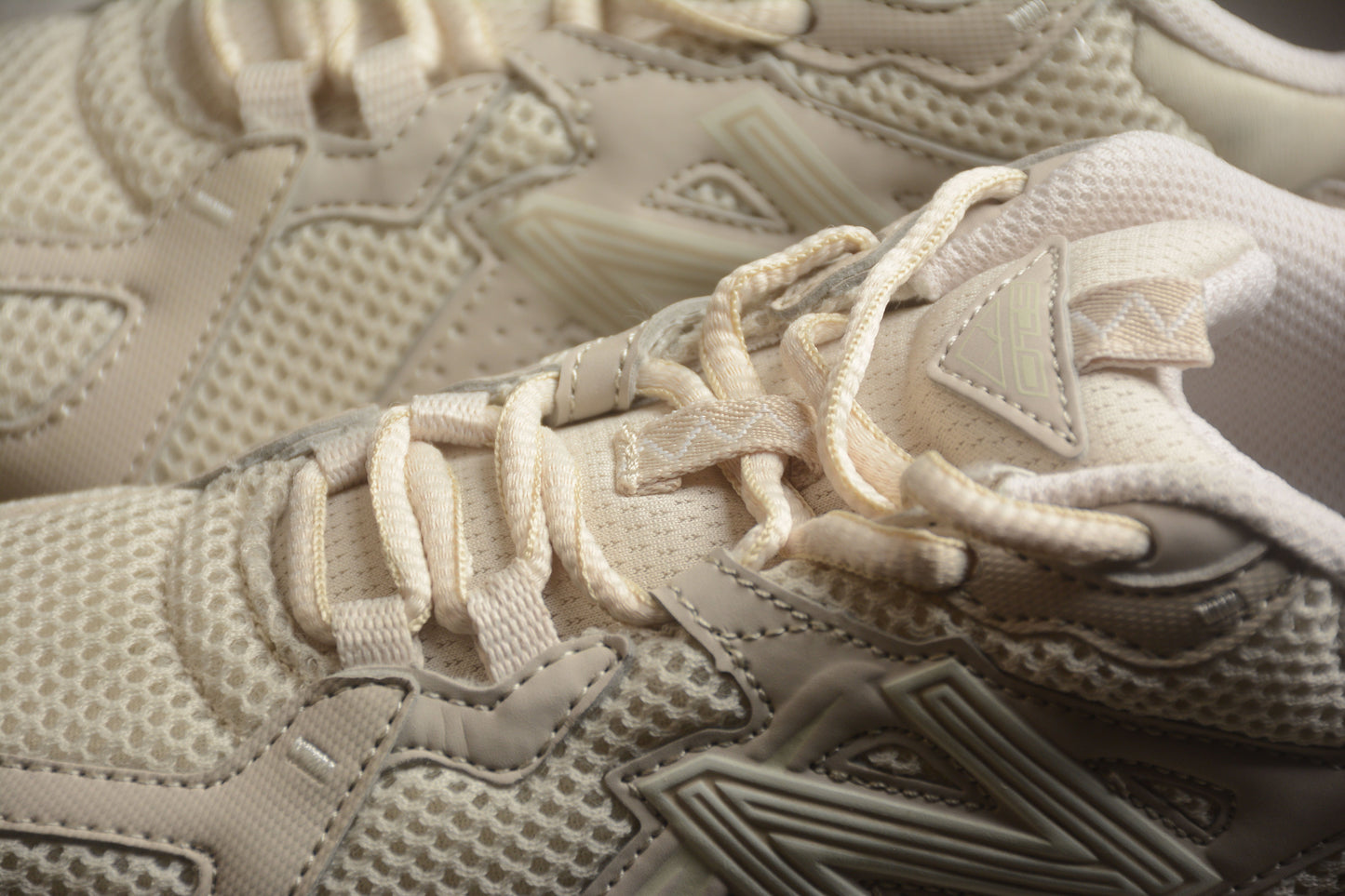 New Balance 610T