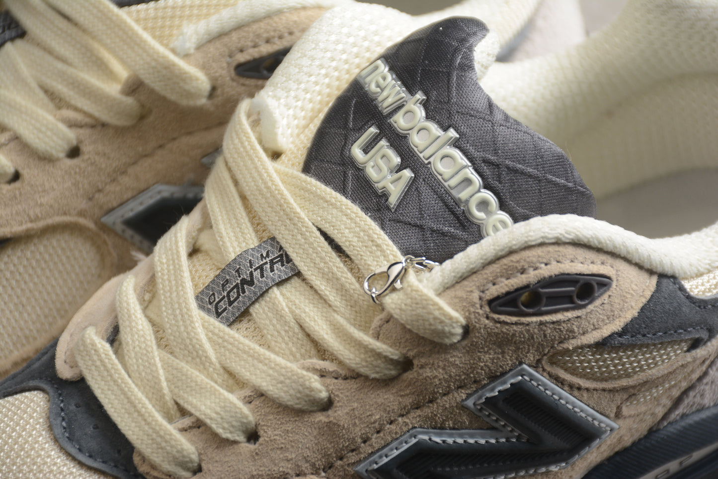 New Balance V3 990