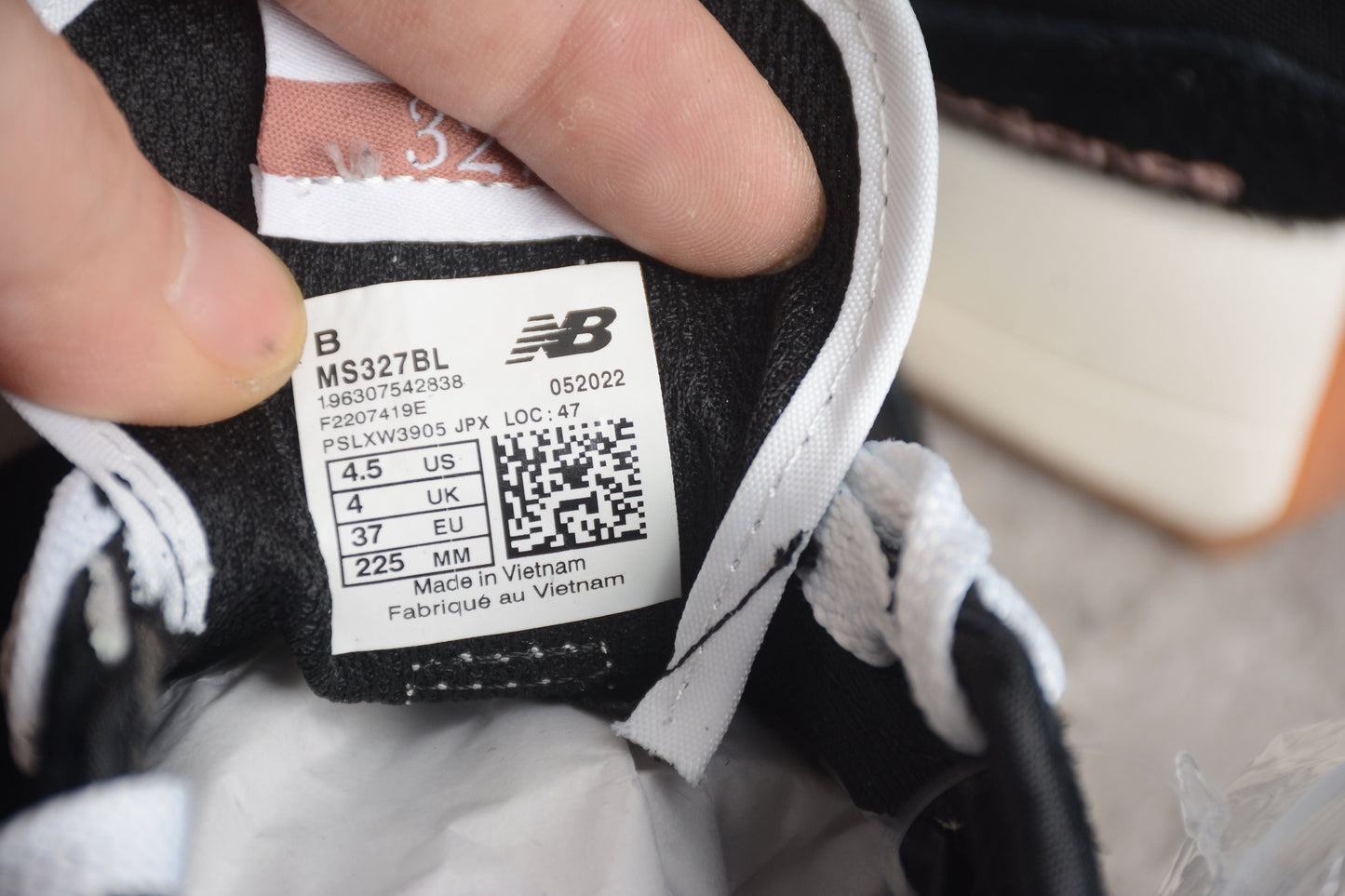 New Balance 327