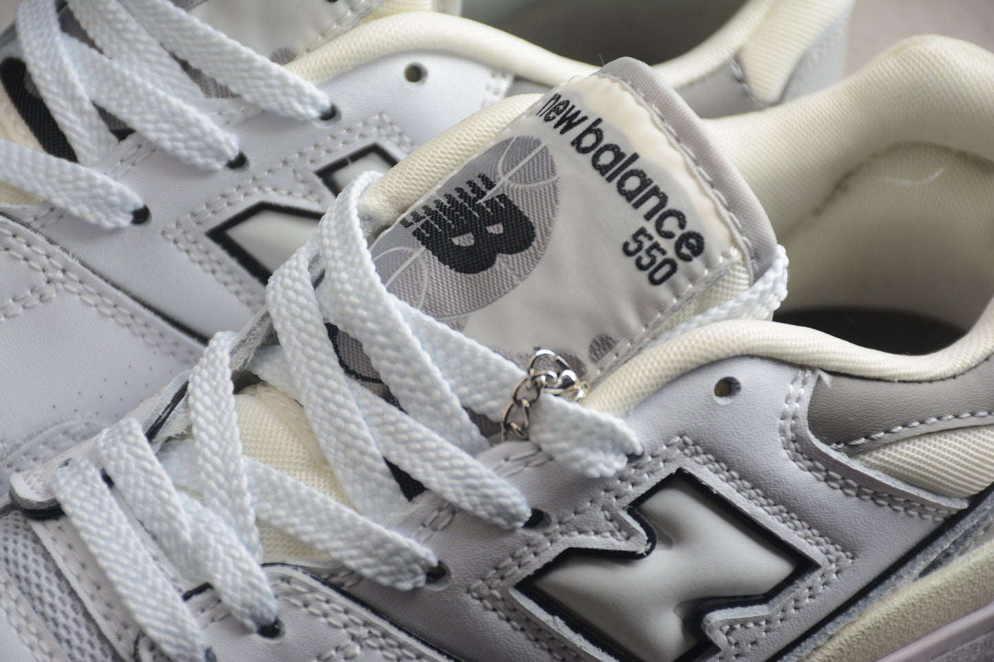 New Balance 550
