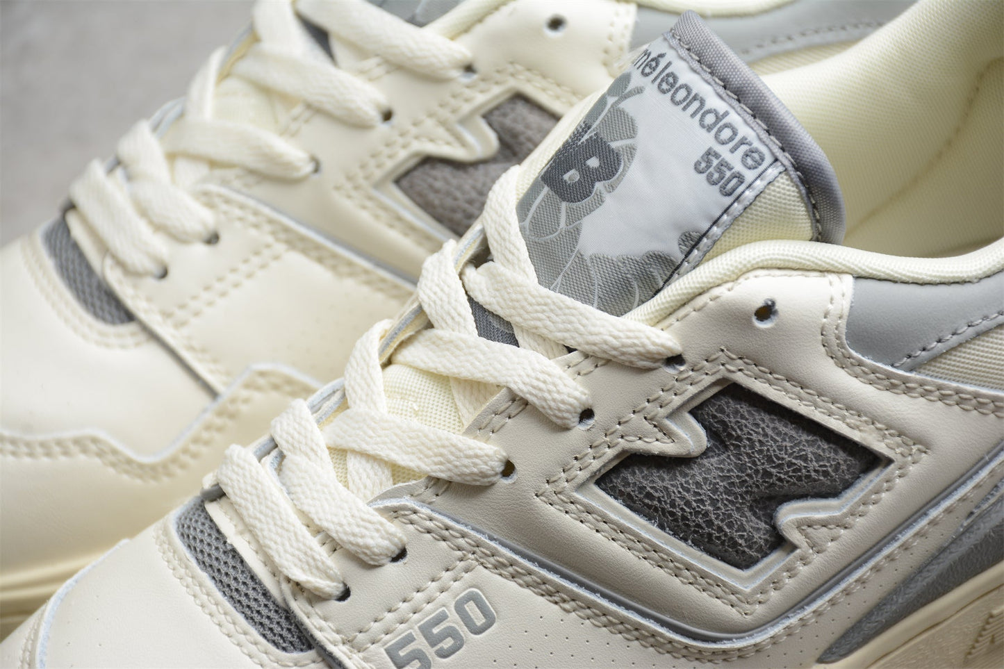 New Balance 550