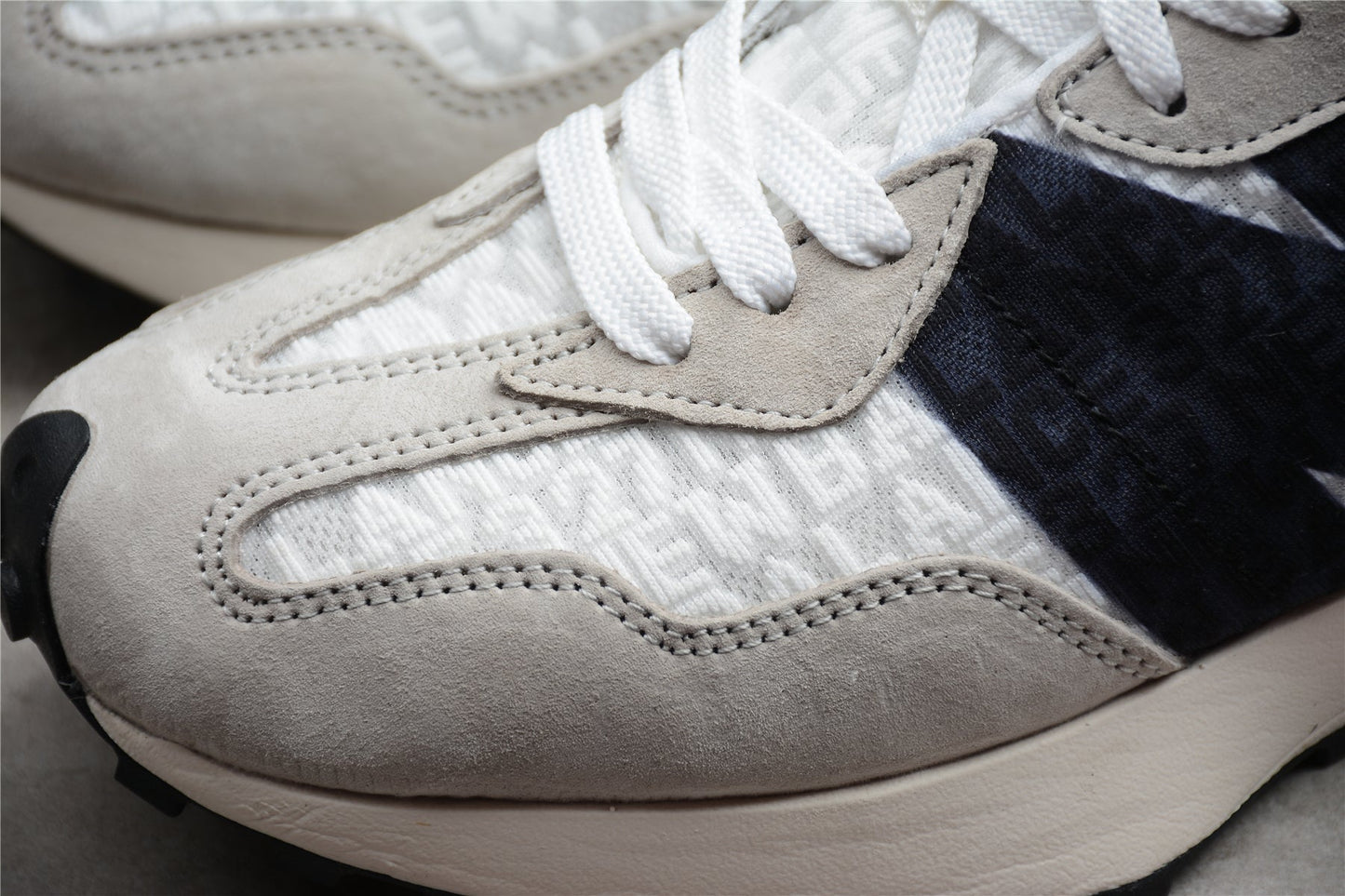 New Balance 327