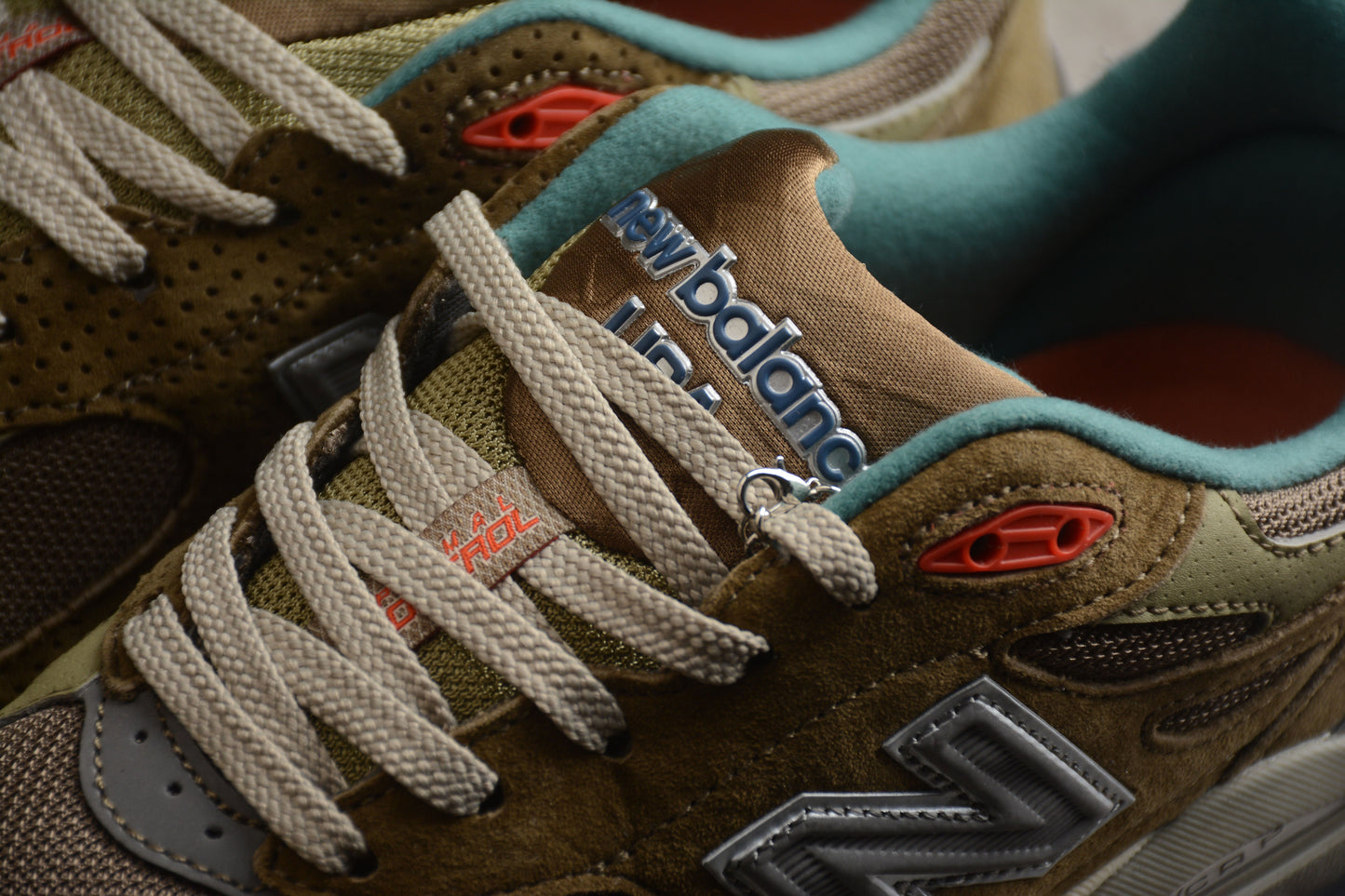 New Balance V3 990