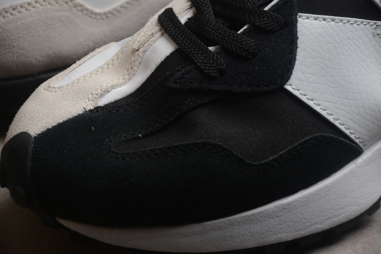 New Balance 327