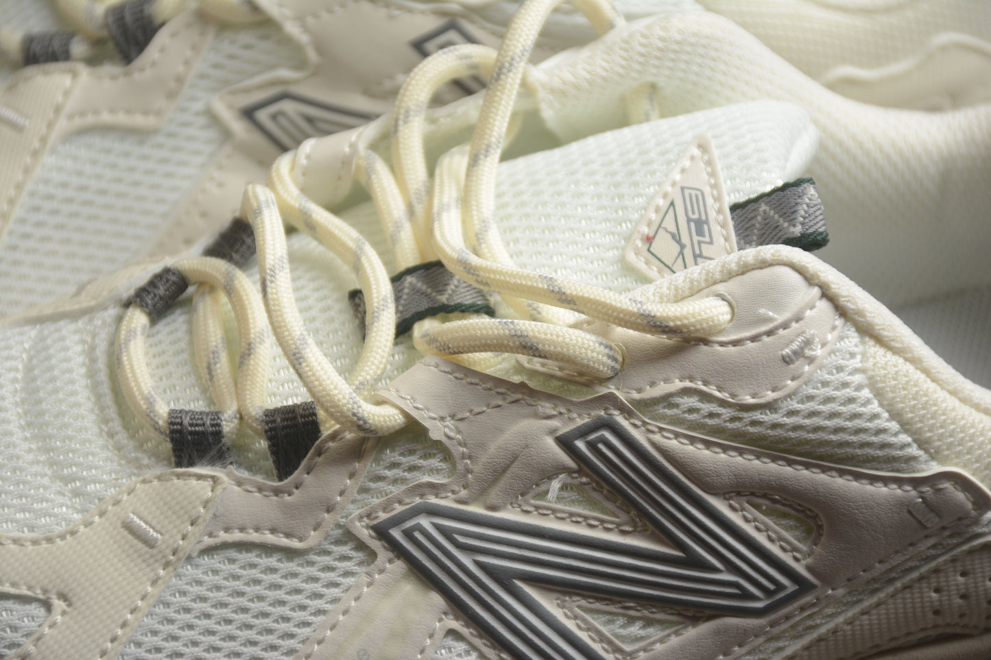 New Balance 610T