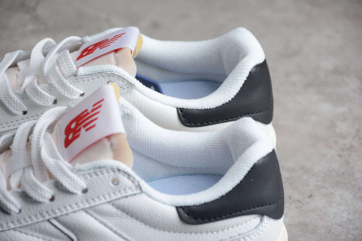 New Balance 302