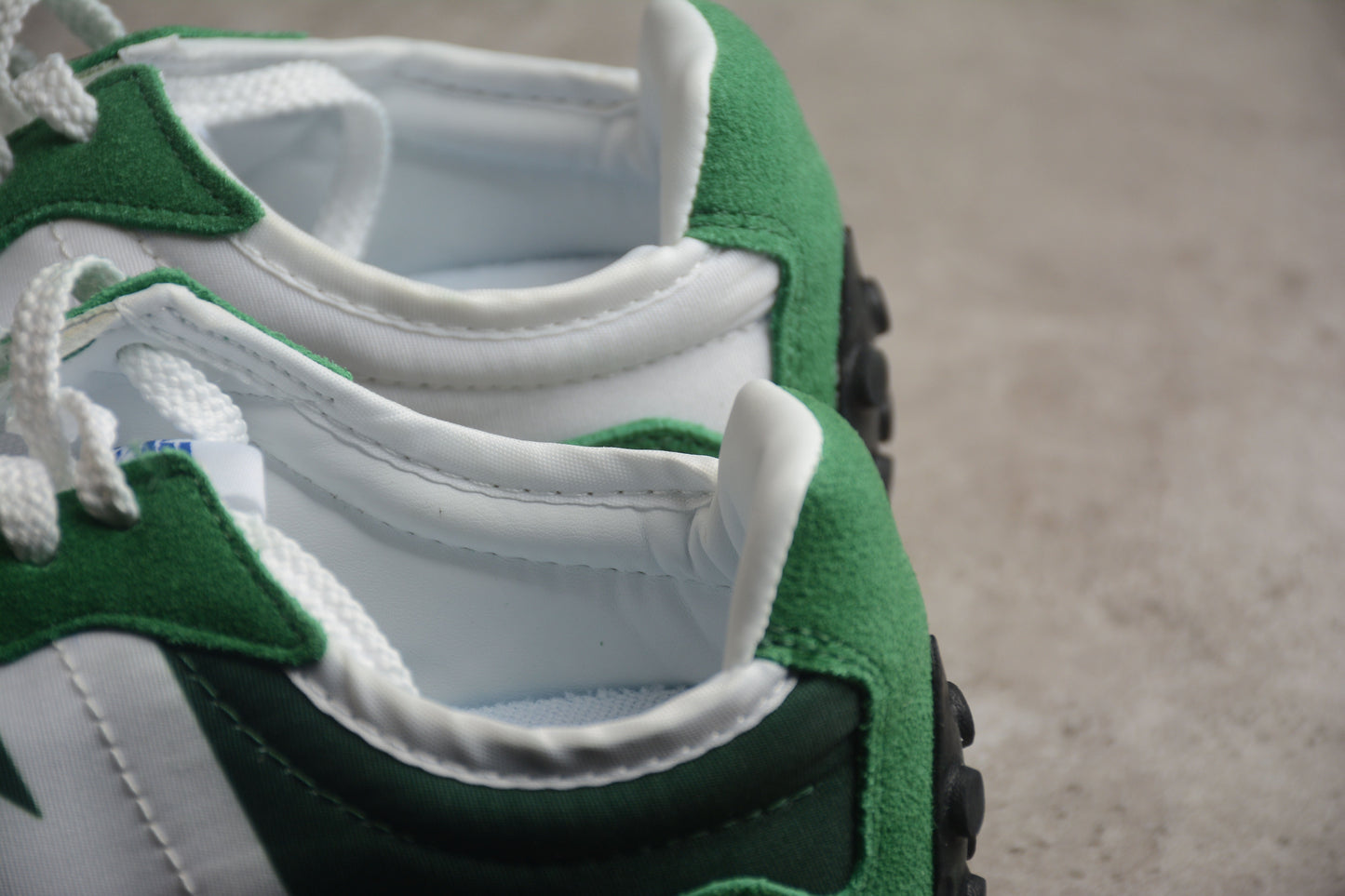 New Balance 327