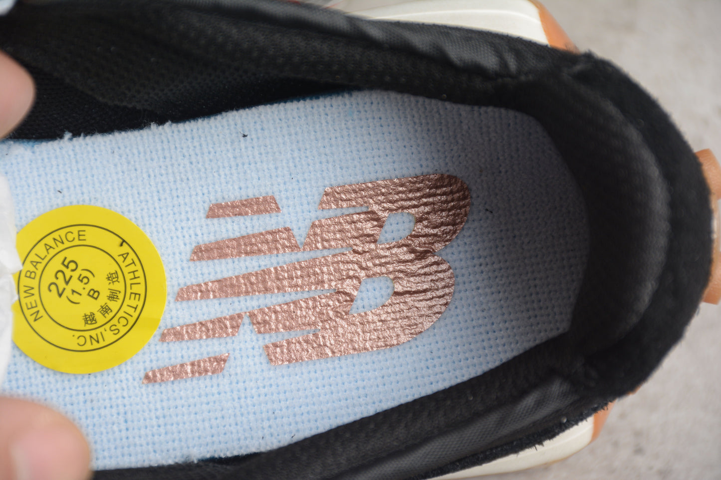 New Balance 327