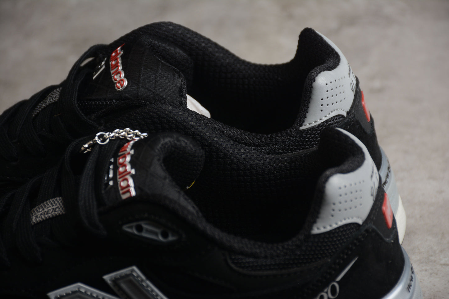 New Balance V3 990
