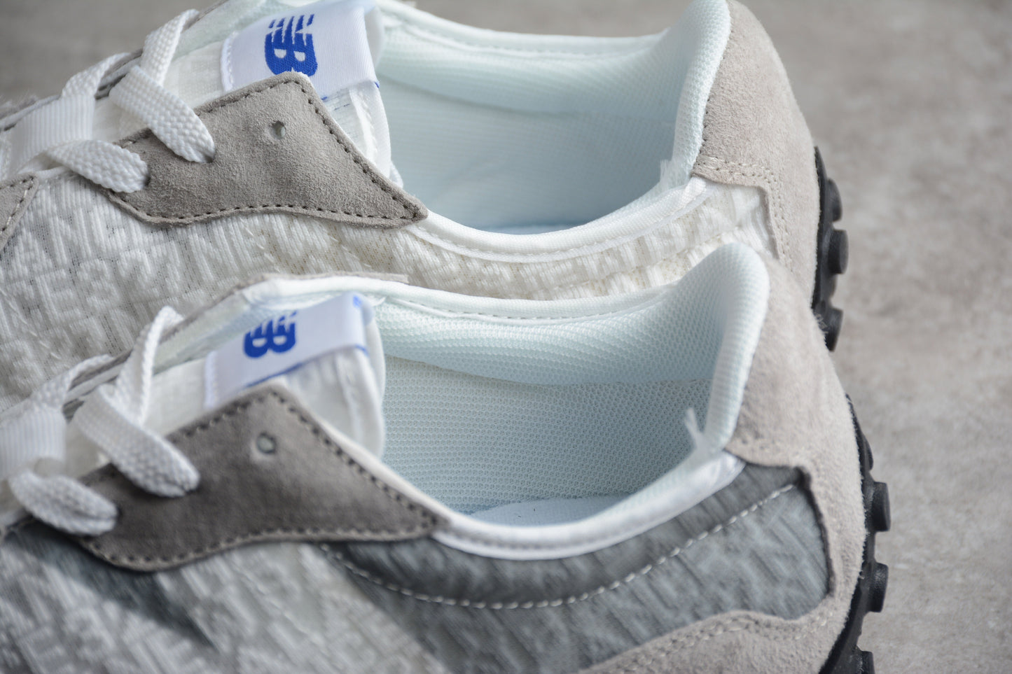 New Balance 327