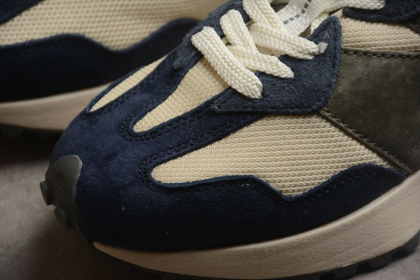New Balance 327