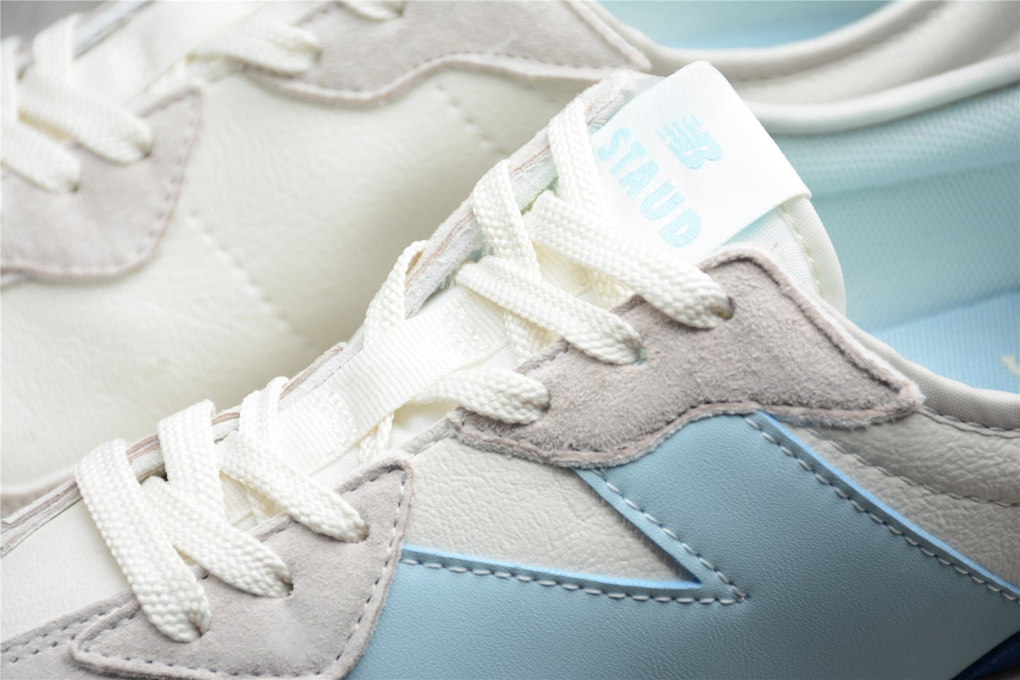 New Balance 327