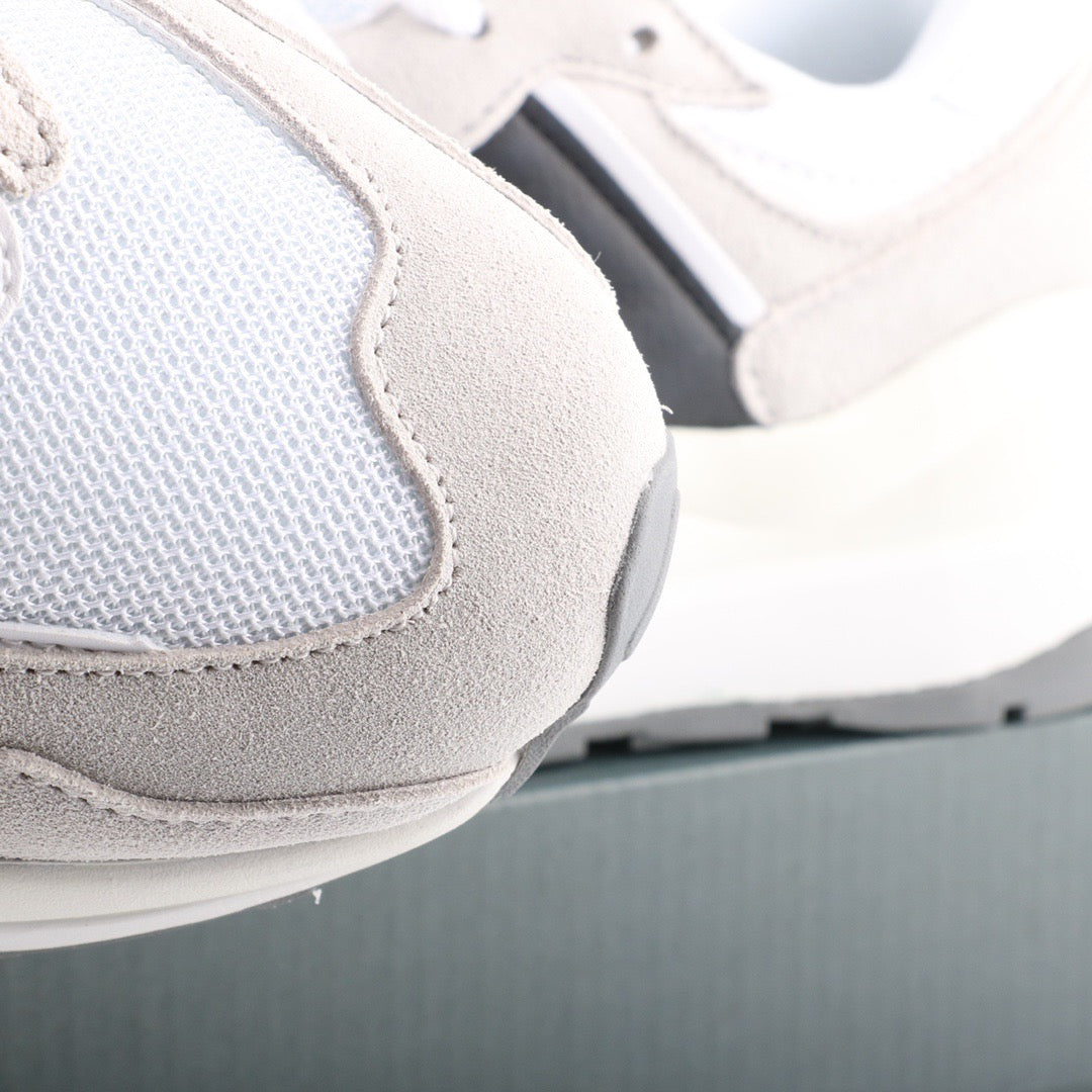 New Balance 5740