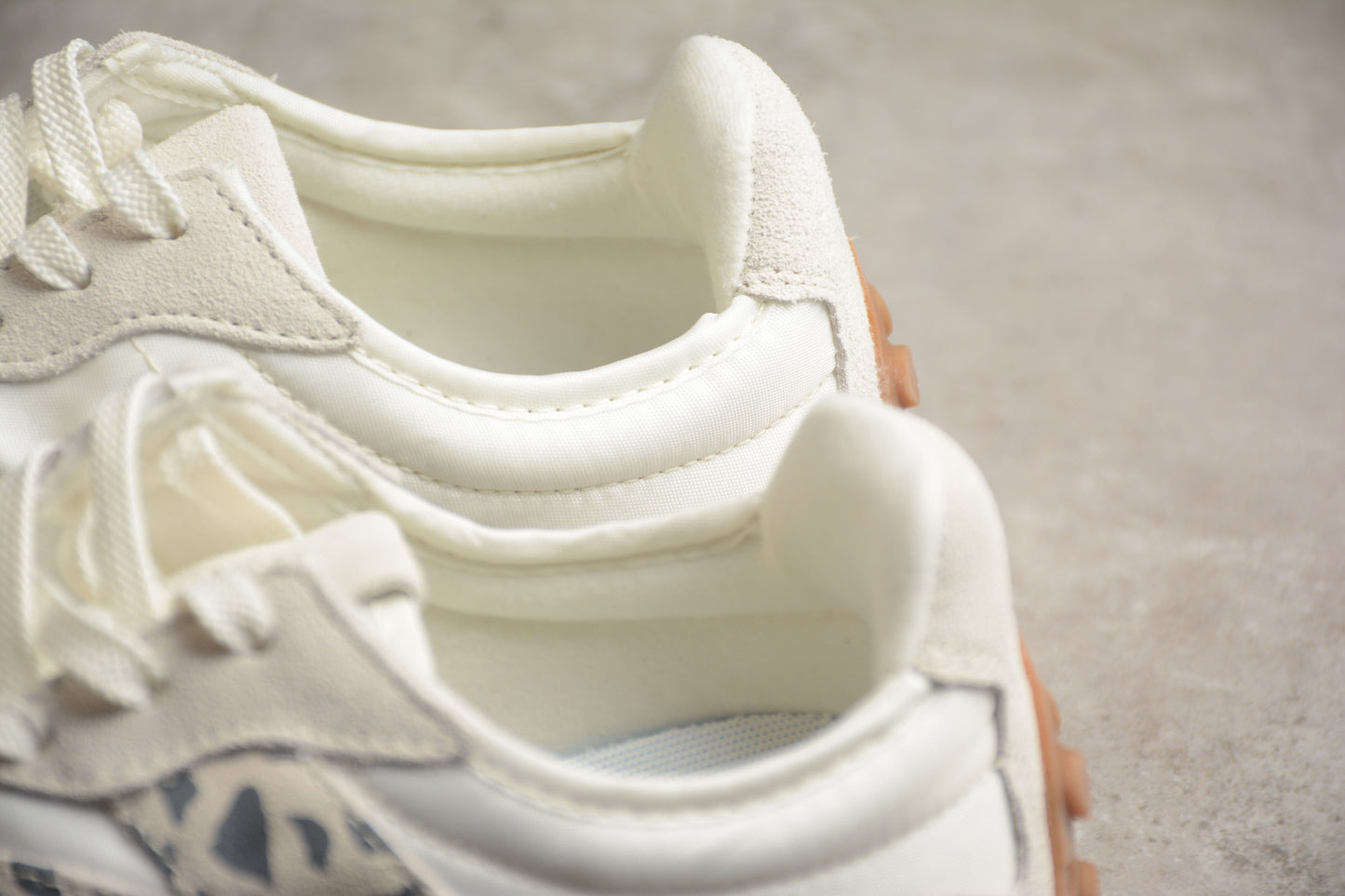 New Balance 327