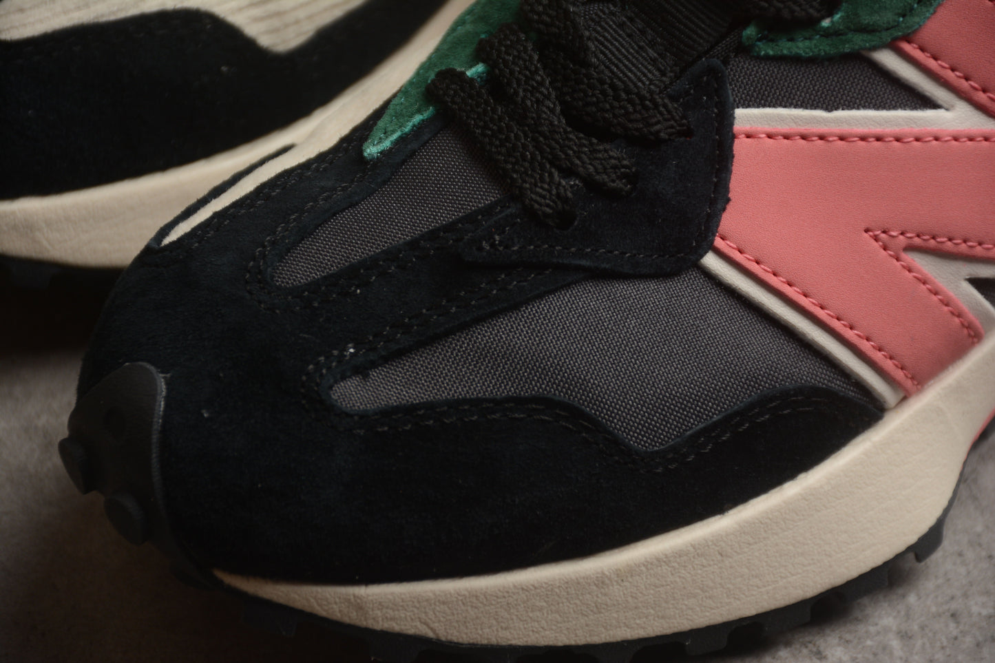 New Balance 327