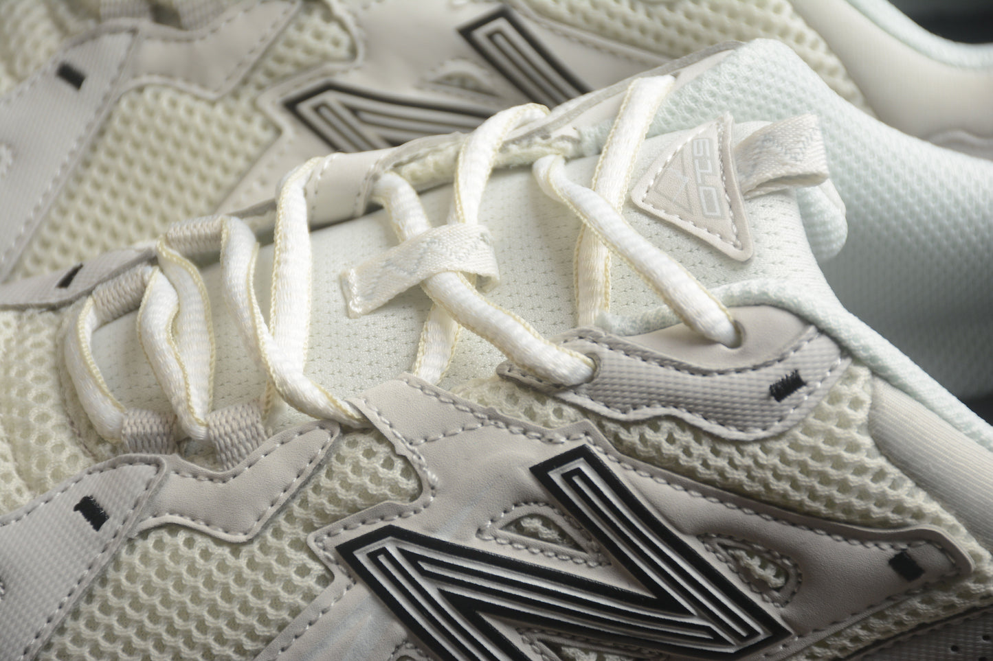 New Balance 610T