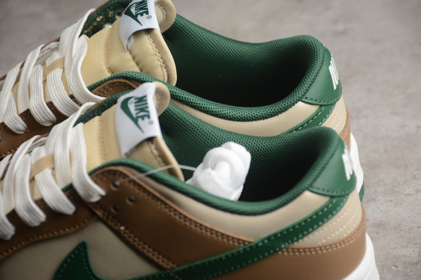 Nike Dunk Low  SB